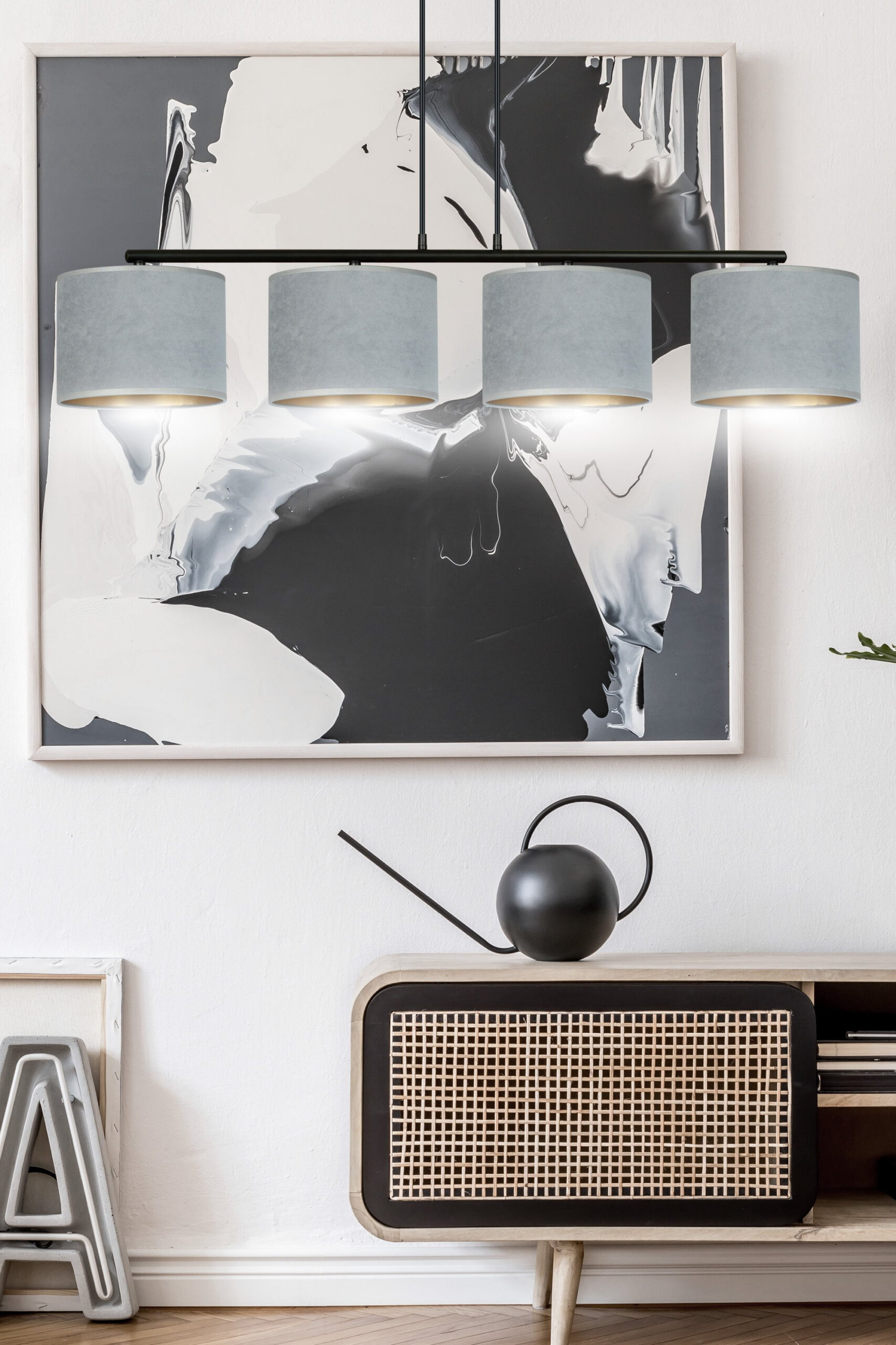 Suspension Hilde base en métal et abat-jour en velours au design contemporain par Emibig Suspension Hilde base en métal et abat-jour en velours au design contemporain par Emibig