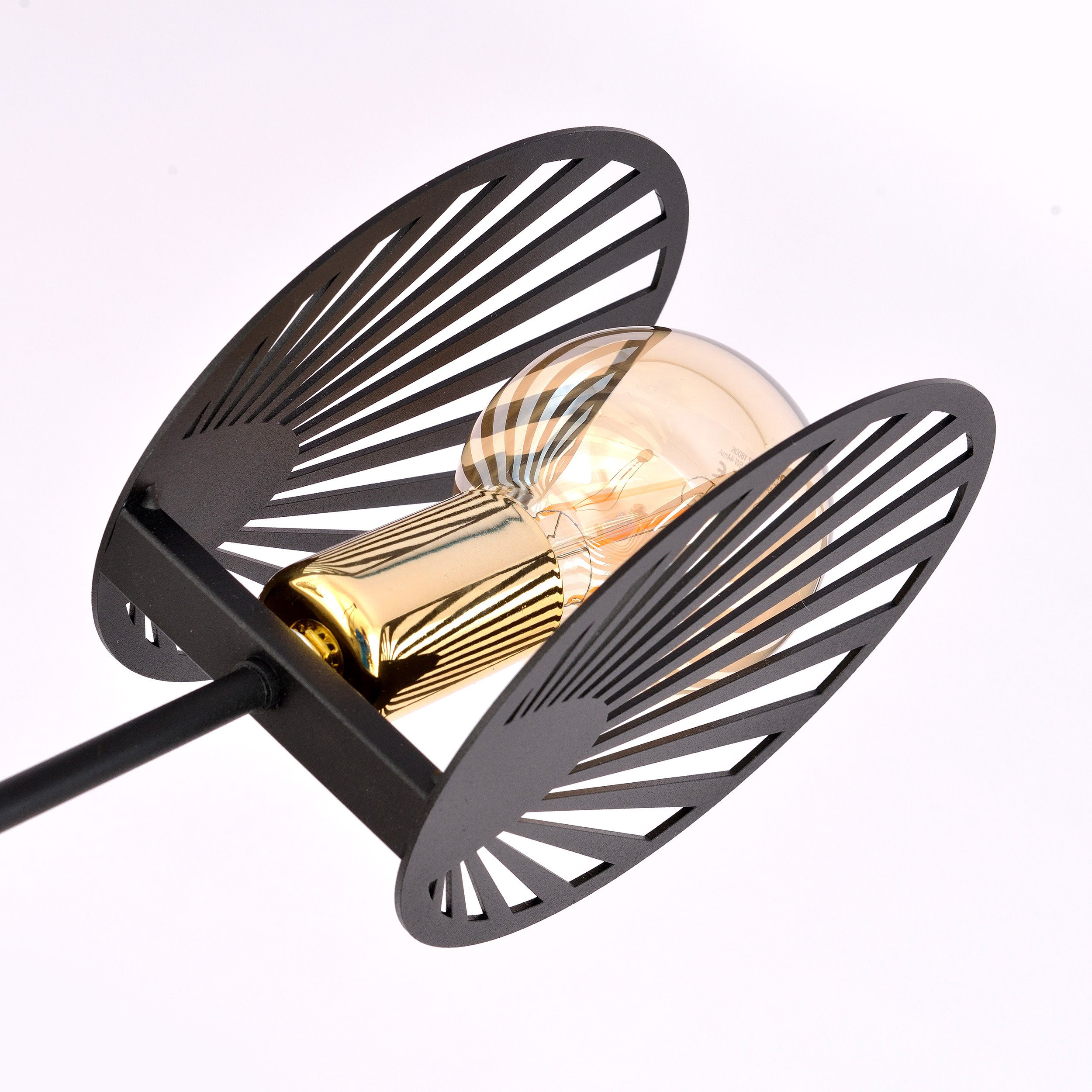 Suspension Playa base en métal noir et cache ampoule en forme de palmierau design contemporain par Emibig Suspension Playa base en métal noir et cache ampoule en forme de palmierau design contemporain par Emibig