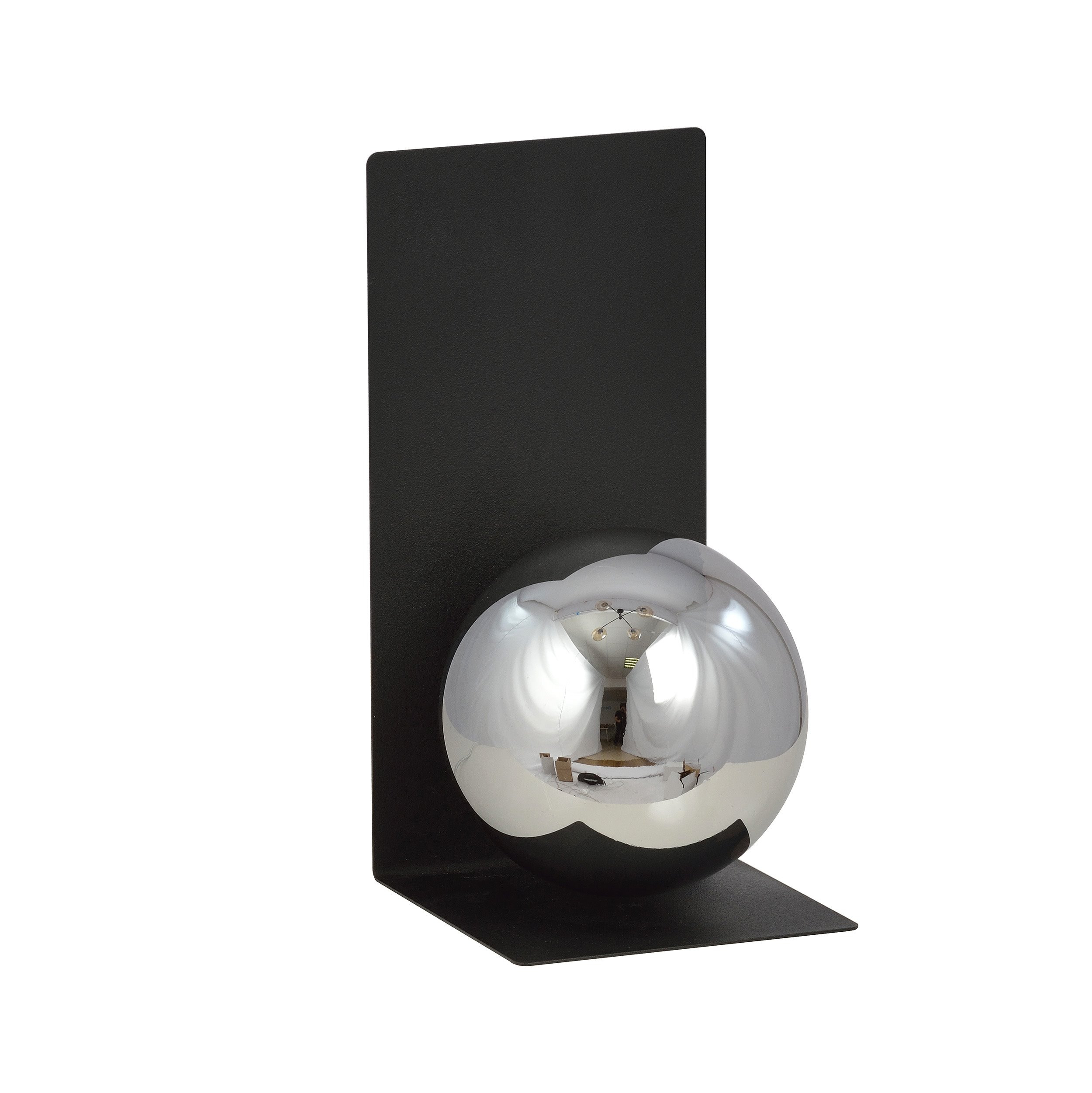 Applique murale Form base en métal sous forme de L avec boule de verre au design contemporain par Emibig
