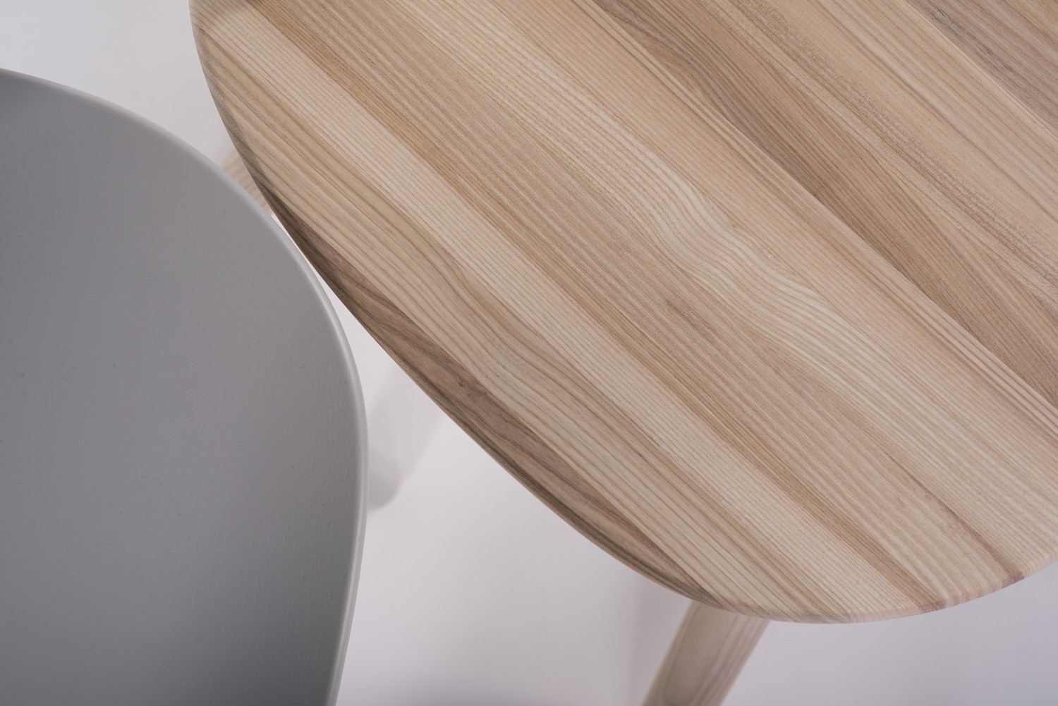 Chaise Naïve en bois de frêne par etc.etc. au design scandinave