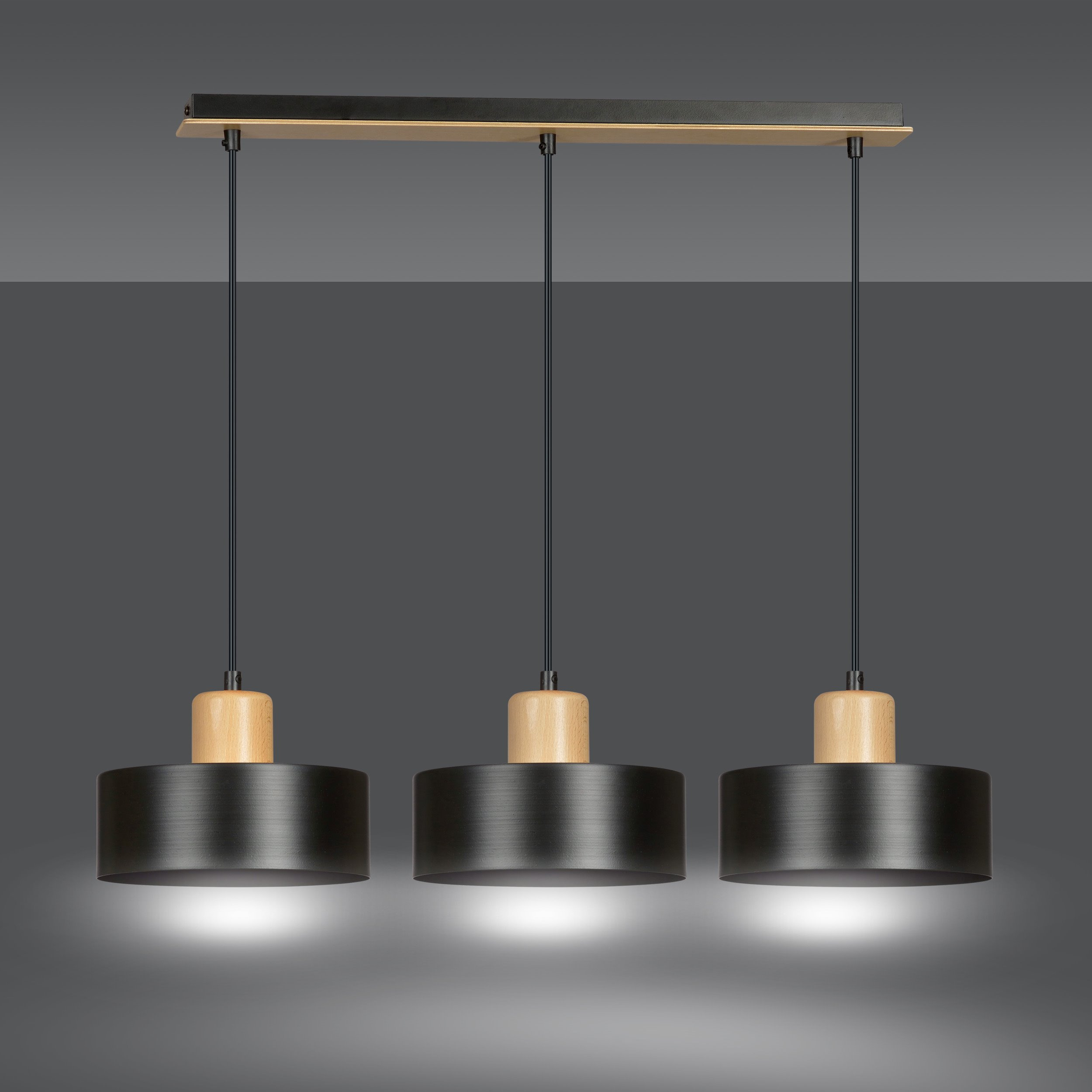 Suspension Torin base en métal et bois avec abat-jour en forme de palet au design contemporain par Emibig Suspension Torin base en métal et bois avec abat-jour en forme de palet au design contemporain par Emibig