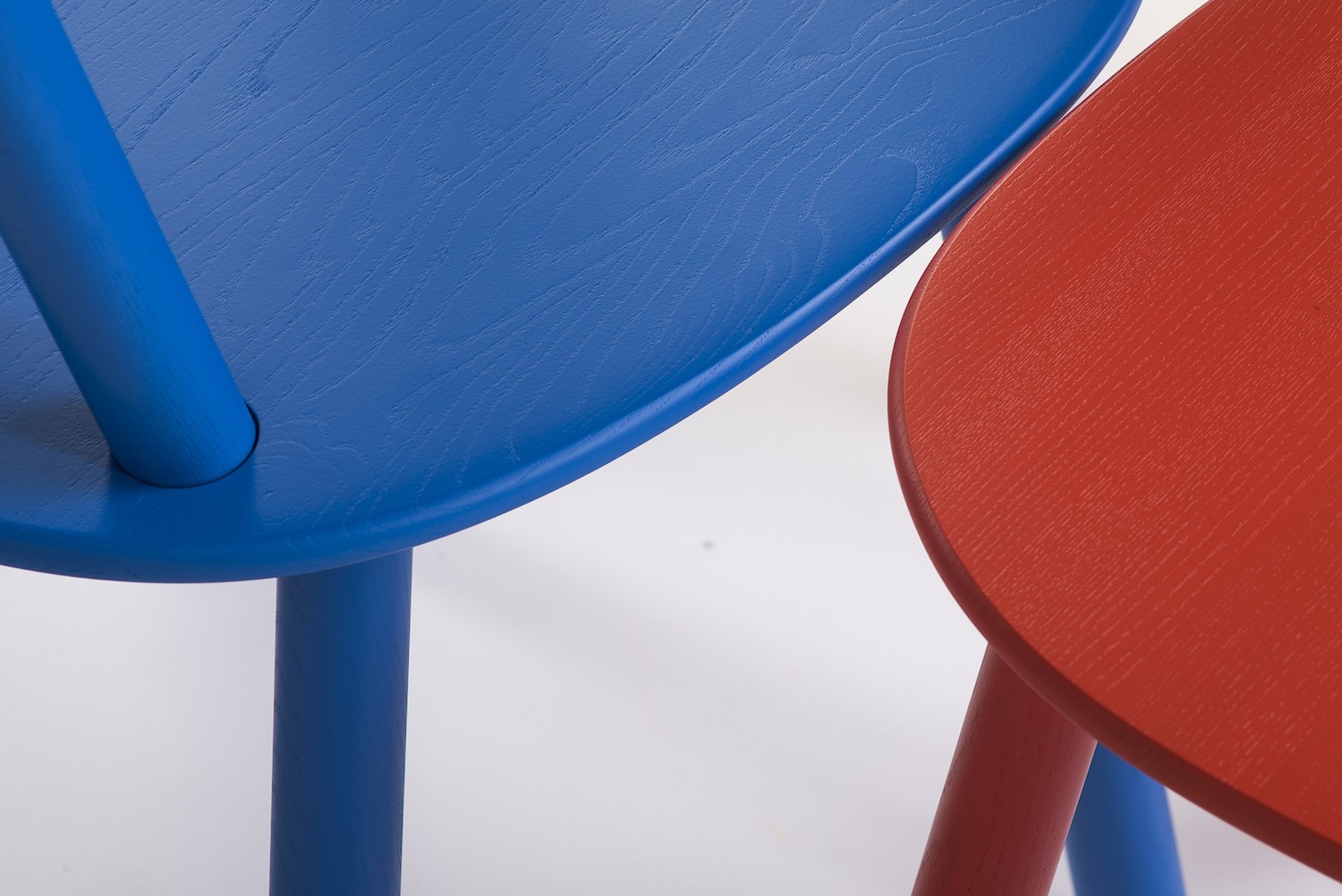 Chaise Naïve en bois de frêne par etc.etc. au design scandinave