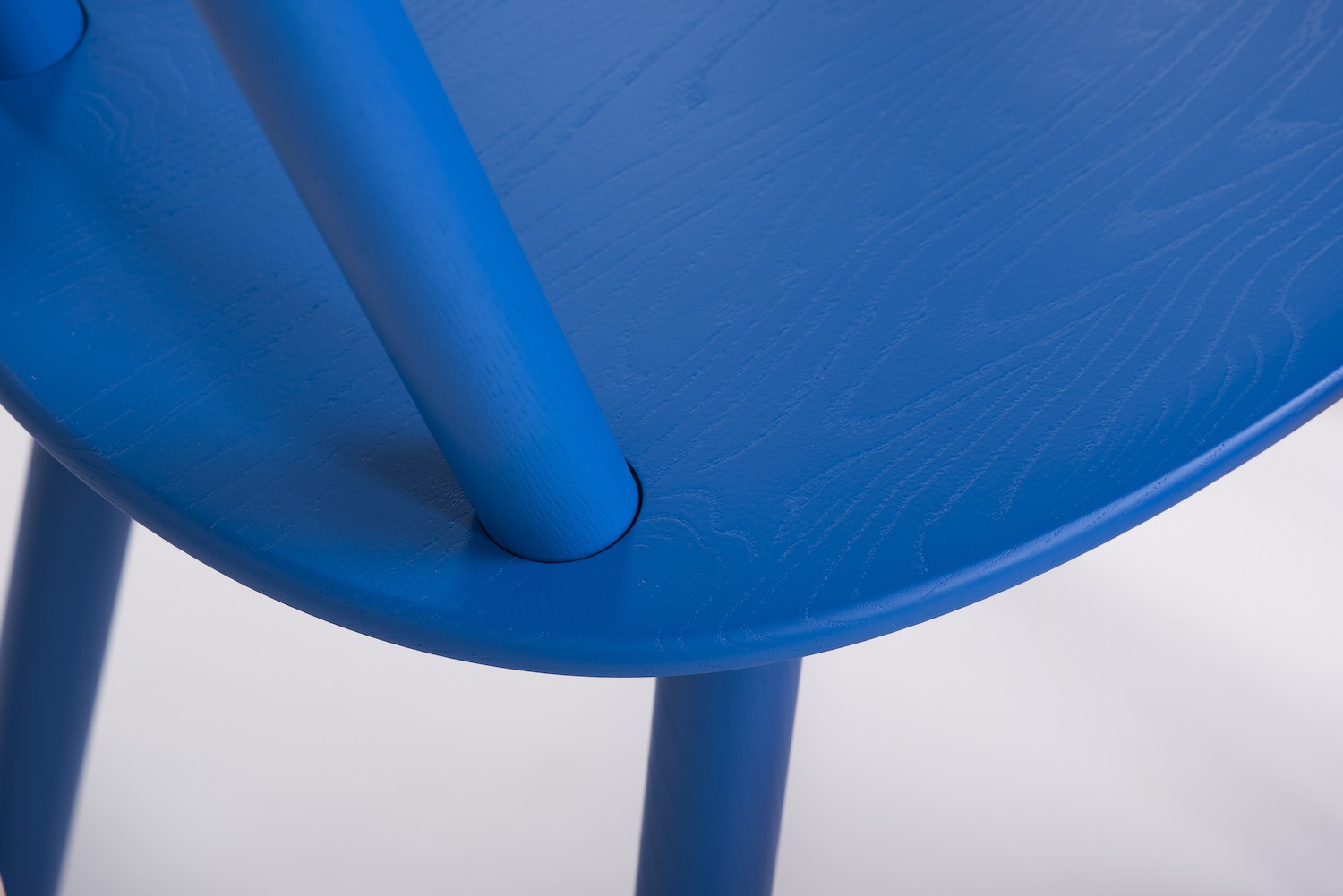 Chaise Naïve en bois de frêne par etc.etc. au design scandinave