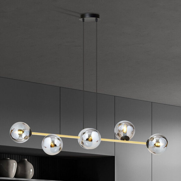 Suspension Gravity base en métal avec bras doré et abat-jour en boule de verre au design contemporain par Emibig