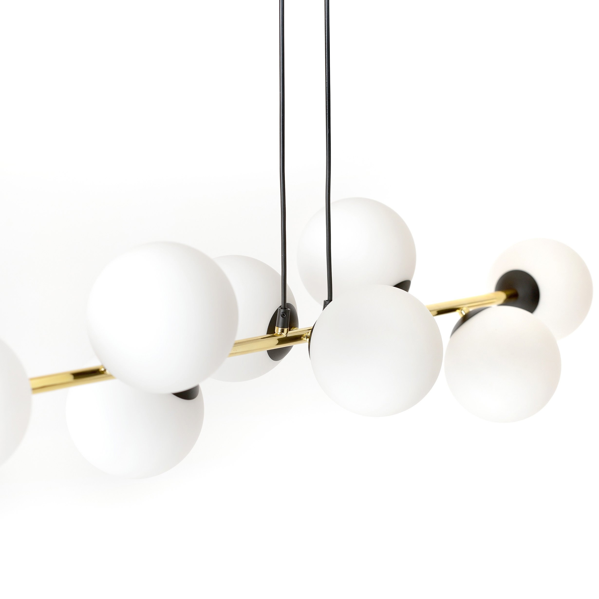 Suspension Gravity base en métal avec bras doré et abat-jour en boule de verre au design contemporain par Emibig Suspension Gravity base en métal avec bras doré et abat-jour en boule de verre au design contemporain par Emibig