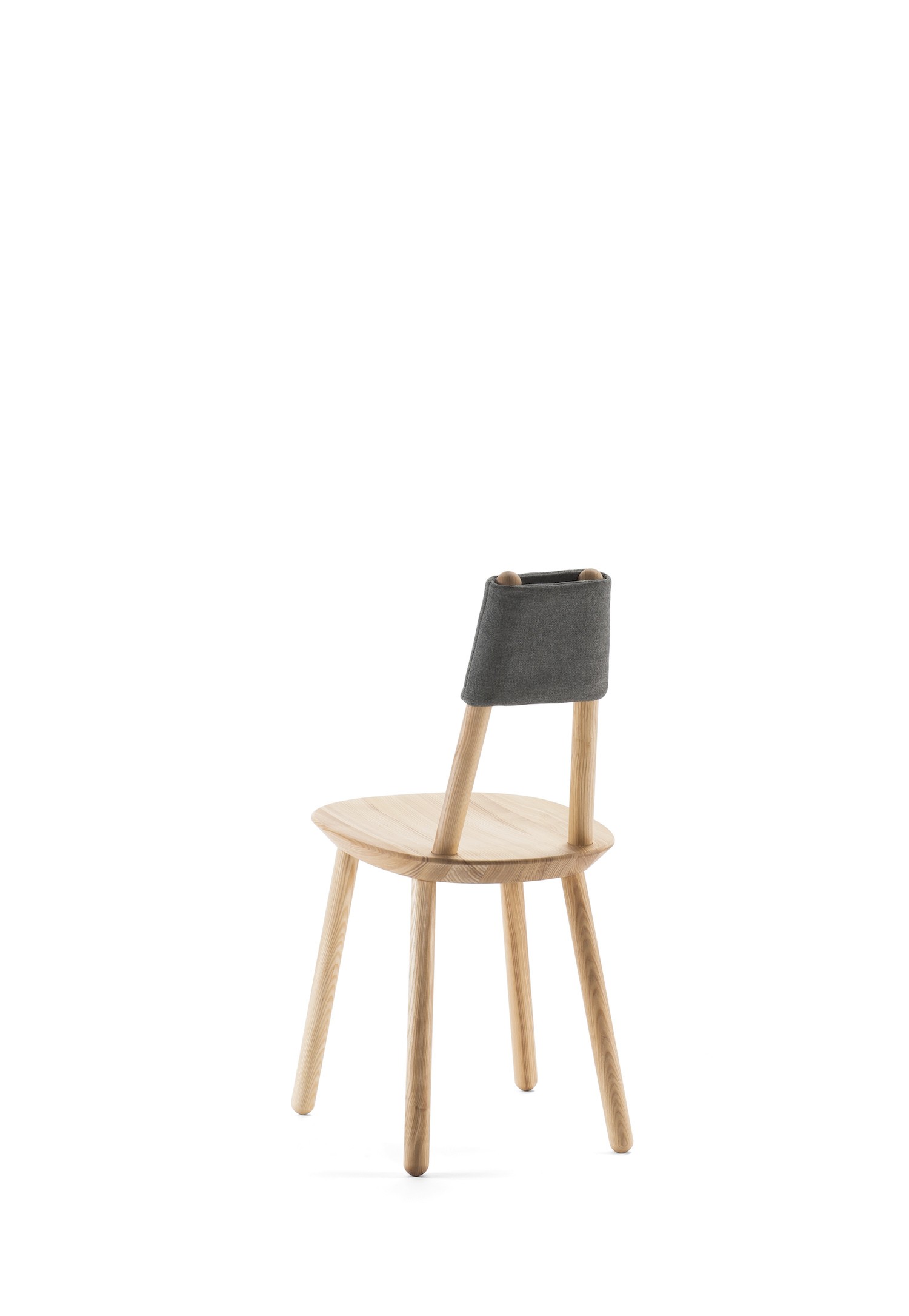 Chaise Naïve en bois de frêne par etc.etc. au design scandinave