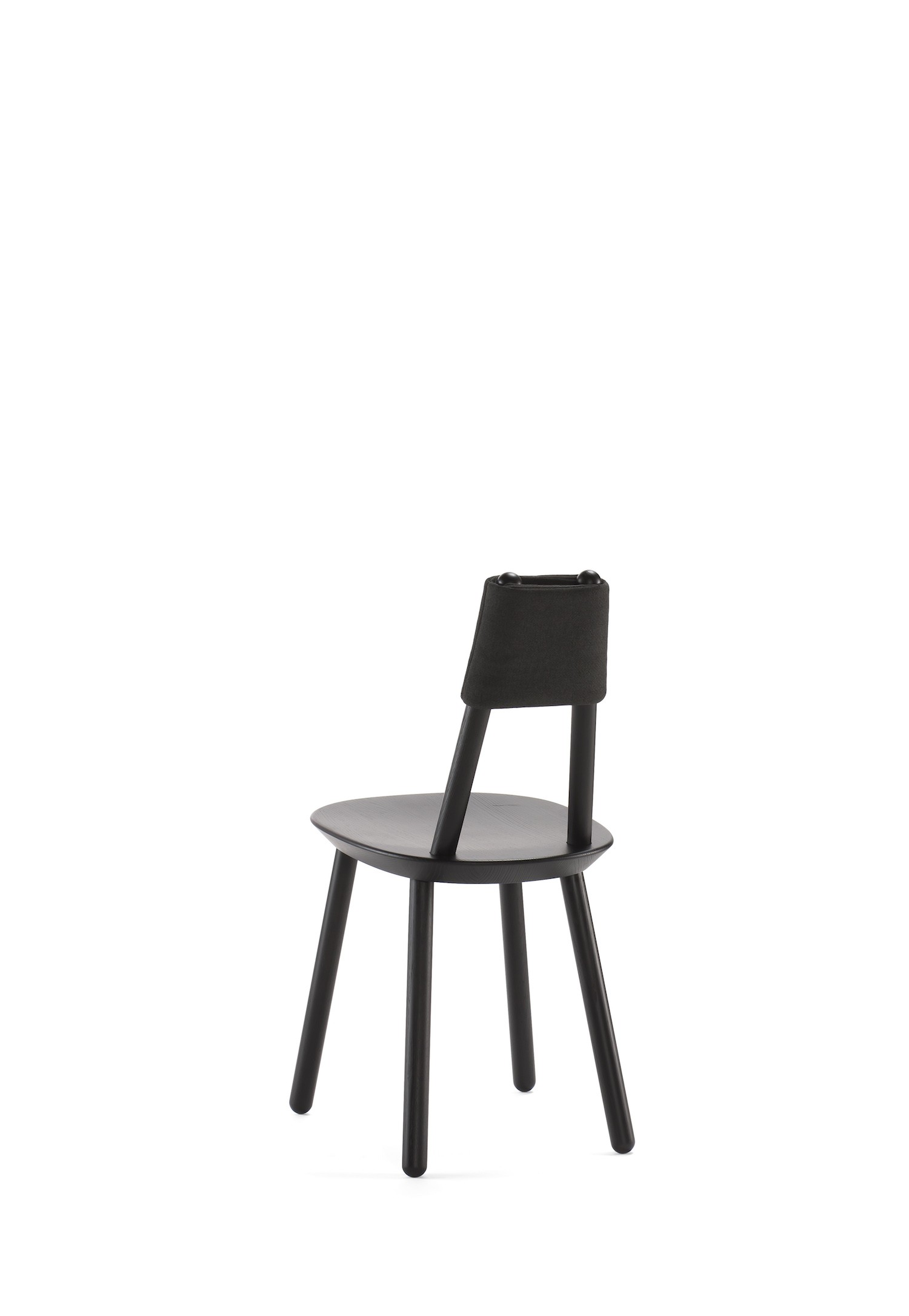 Chaise Naïve en bois de frêne par etc.etc. au design scandinave