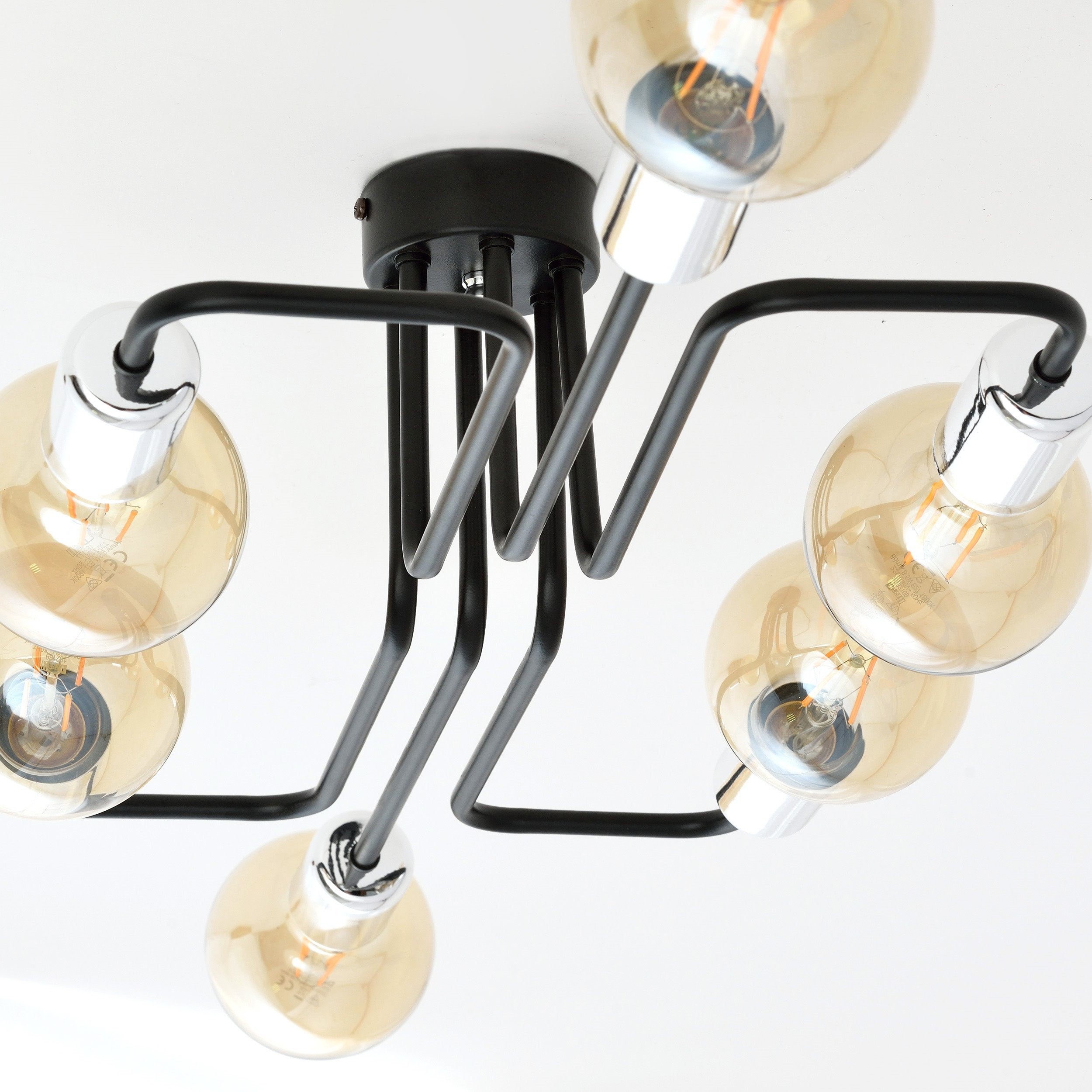 Plafonnier Veken base en métal avec détail argent ou doré au design contemporain par Emibig Plafonnier Veken base en métal avec détail argent ou doré au design contemporain par Emibig