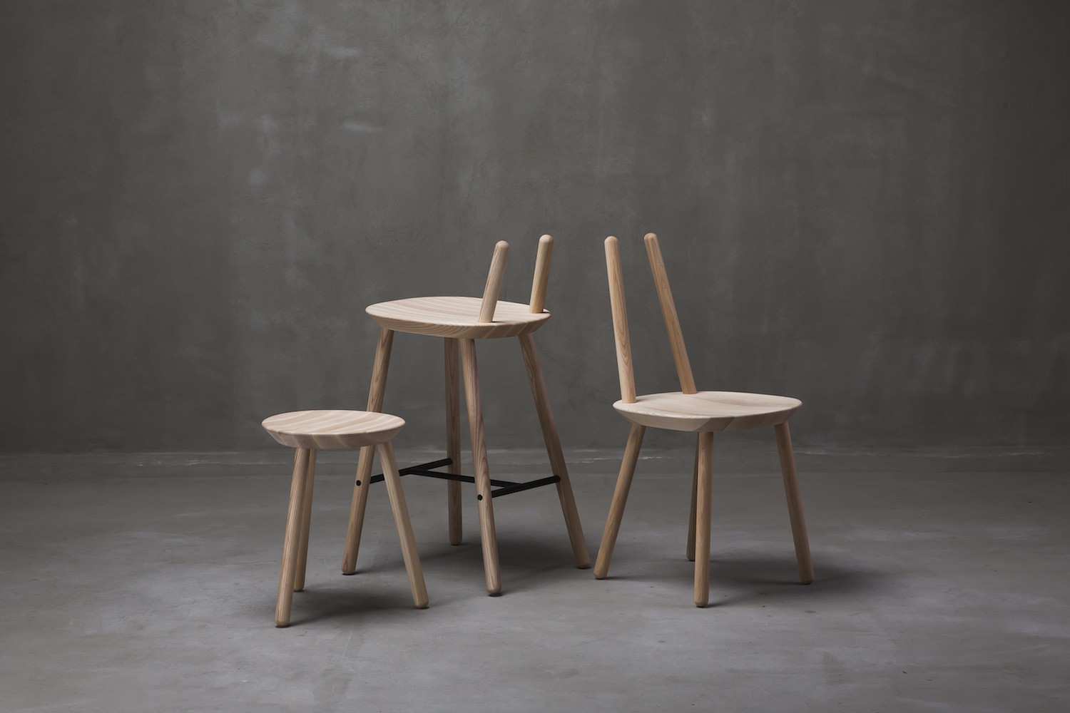 Tabouret / Chaise de bar Naïve en bois de frêne par etc.etc. au design scandinave