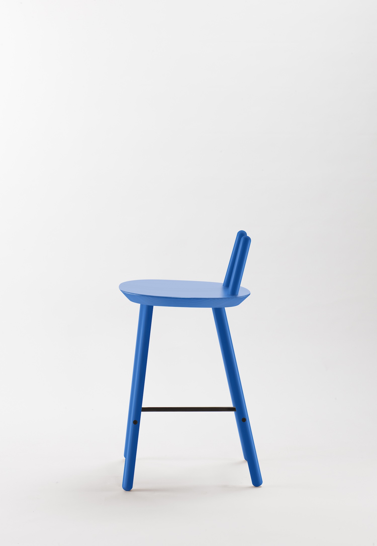 Tabouret / Chaise de bar Naïve en bois de frêne par etc.etc. au design scandinave Tabouret / Chaise de bar Naïve en bois de frêne par etc.etc. au design scandinave