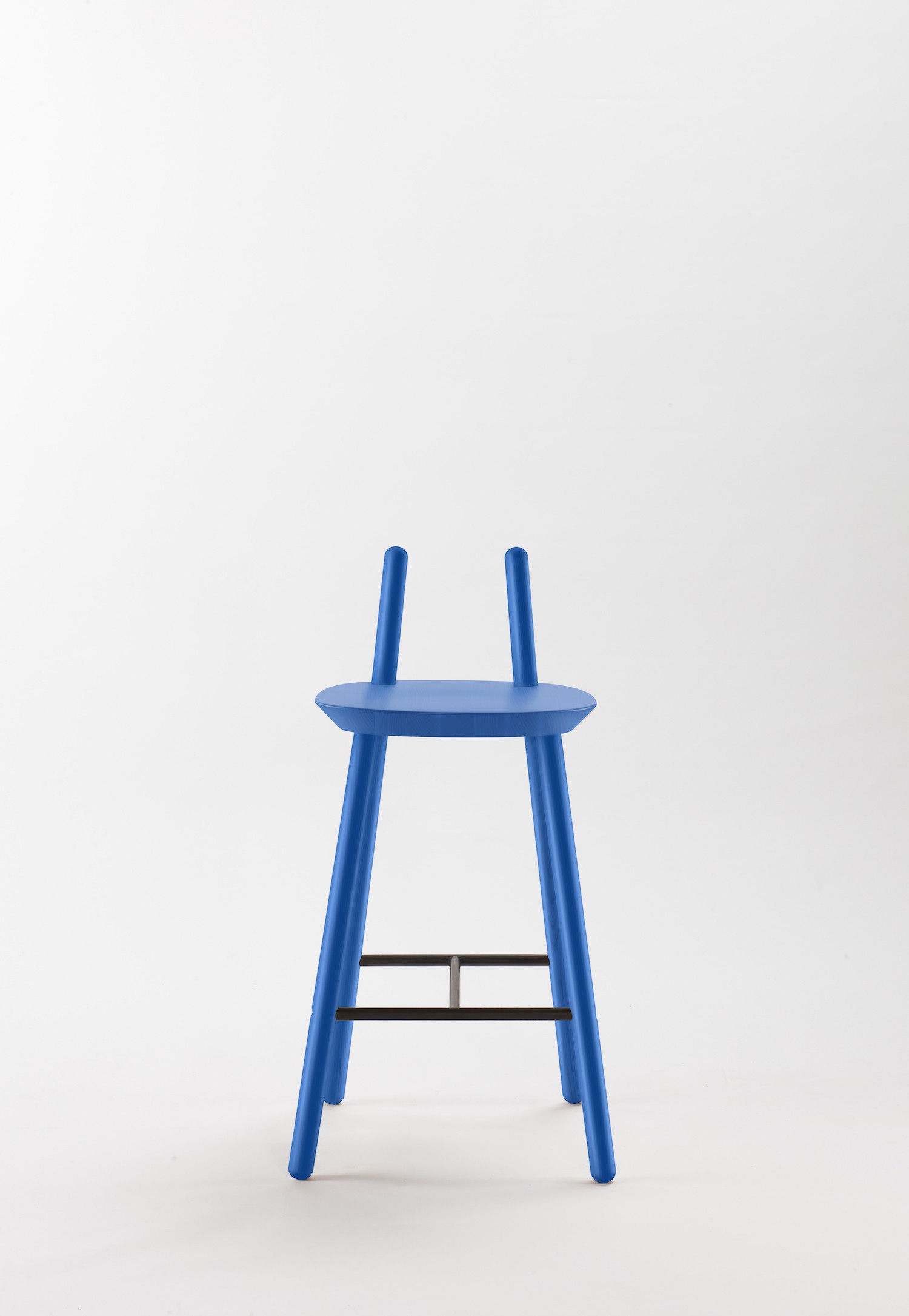 Tabouret / Chaise de bar Naïve en bois de frêne par etc.etc. au design scandinave Tabouret / Chaise de bar Naïve en bois de frêne par etc.etc. au design scandinave