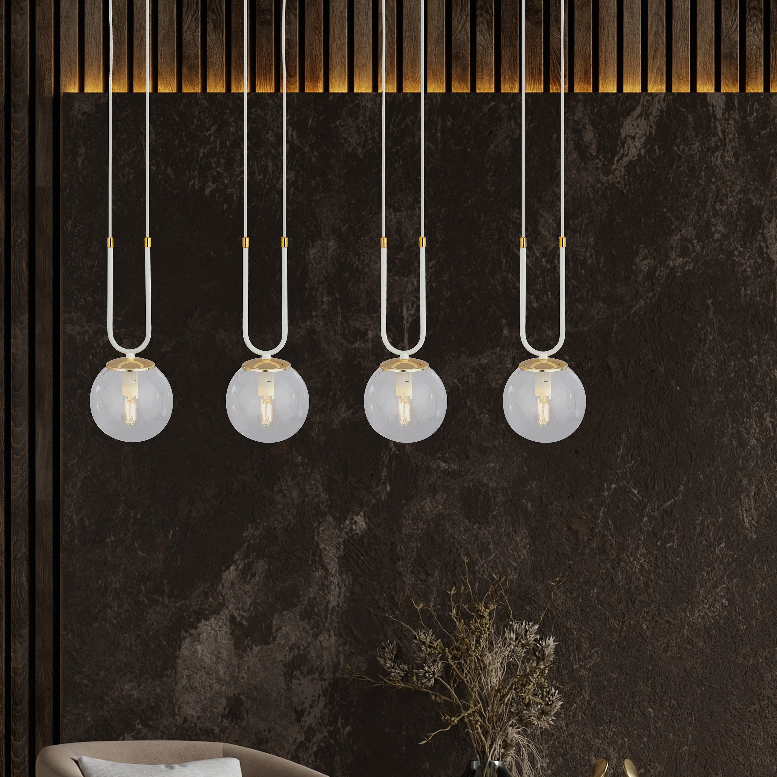 Suspension Glam base en métal ave détail doré au design contemporain par Emibig Suspension Glam base en métal ave détail doré au design contemporain par Emibig
