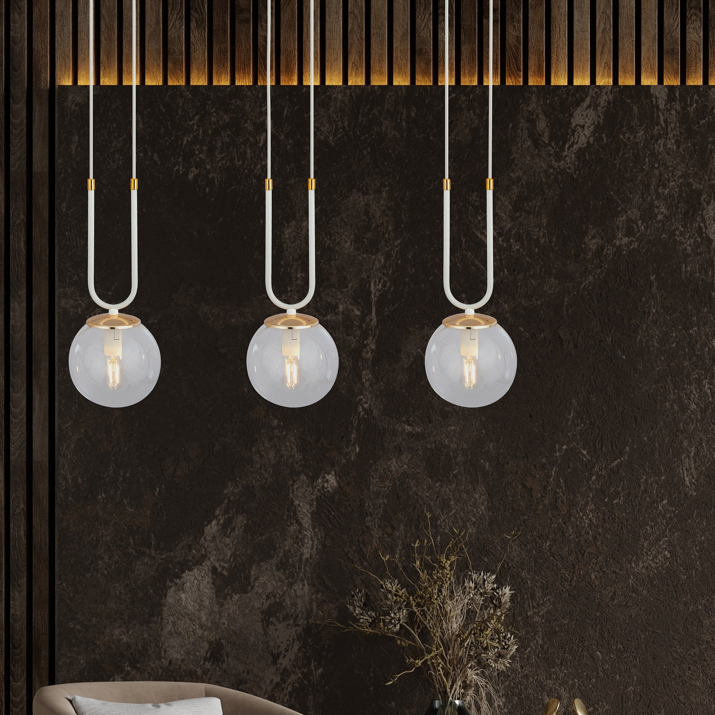 Suspension Glam base en métal ave détail doré au design contemporain par Emibig Suspension Glam base en métal ave détail doré au design contemporain par Emibig