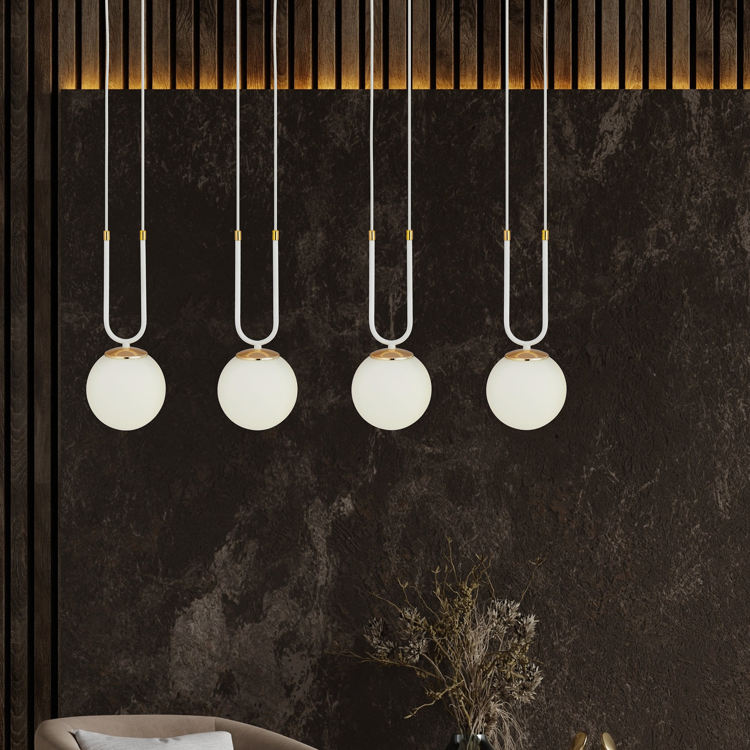 Suspension Glam base en métal ave détail doré au design contemporain par Emibig Suspension Glam base en métal ave détail doré au design contemporain par Emibig