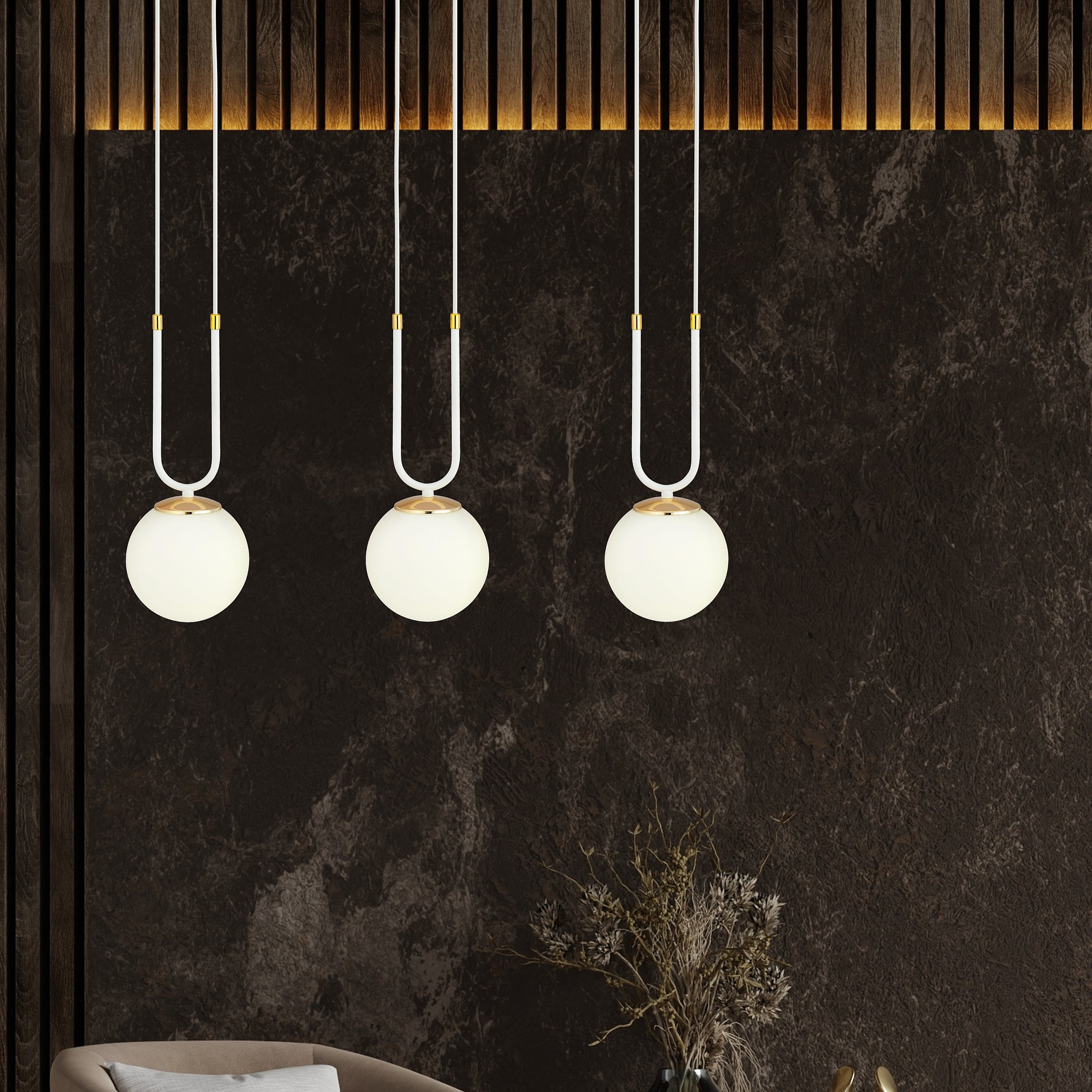 Suspension Glam base en métal ave détail doré au design contemporain par Emibig Suspension Glam base en métal ave détail doré au design contemporain par Emibig