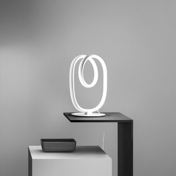 Lampe à poser Diva base en aluminium avec diffuseur en silicone au design contemporain par Gea Luce