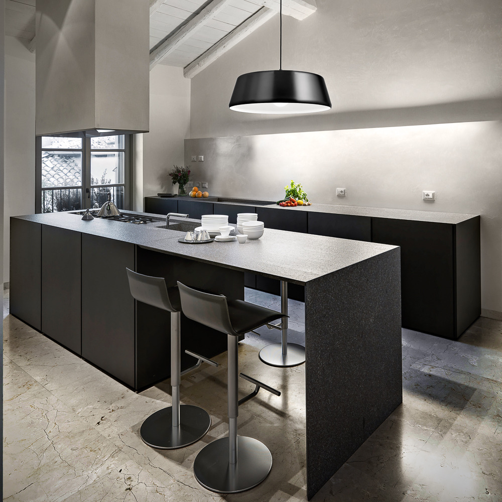 Suspension Blanca cadre en aluminium avec grand abat-jour au design contemporain par Gea Luce Suspension Blanca cadre en aluminium avec grand abat-jour au design contemporain par Gea Luce