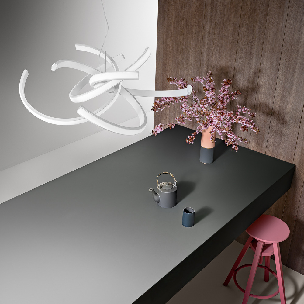 Suspension Cinzia avec cadre en aluminium avec diffuseur en silicone blanc opale au design contemporain par Gea Luce