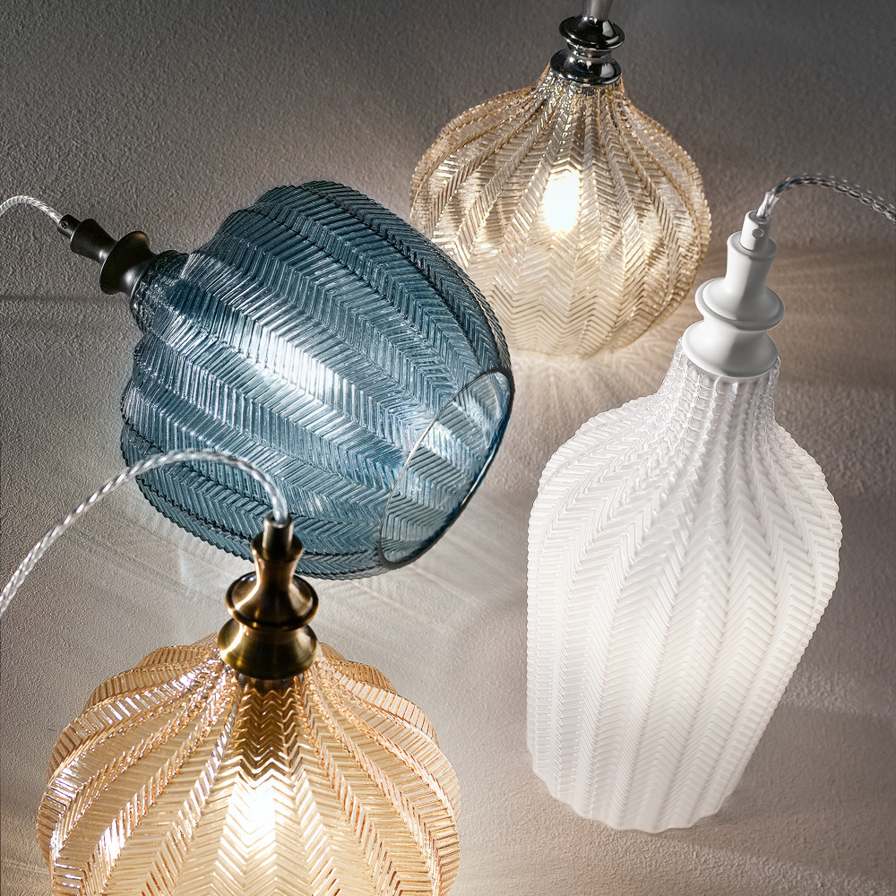 Suspension Cleofe avec cadre en métal avec diffuseur en verre au design contemporain par Gea Luce Suspension Cleofe avec cadre en métal avec diffuseur en verre au design contemporain par Gea Luce