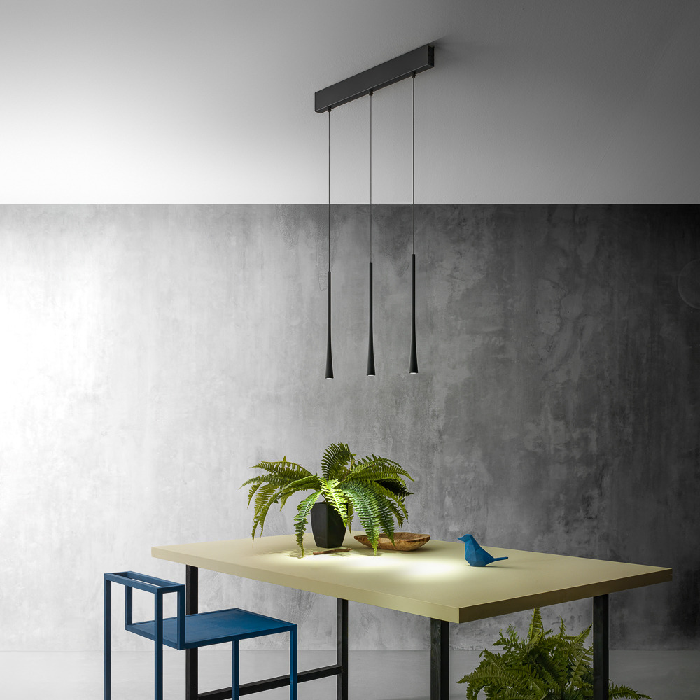 Suspension Dafne base en aluminium linéaire avec diffuseur en rosace au design contemporain par Gea Luce Suspension Dafne base en aluminium linéaire avec diffuseur en rosace au design contemporain par Gea Luce