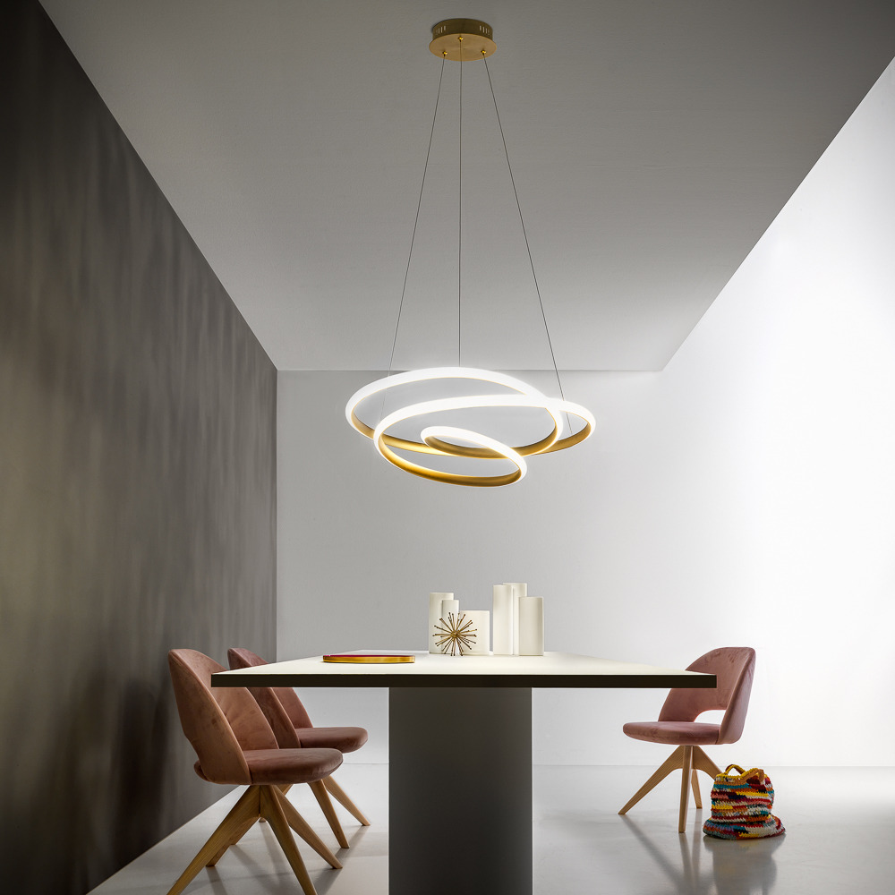 Suspension Diva structure en aluminium avec diffuseur en silicone au design contemporain par Gea Luce Suspension Diva structure en aluminium avec diffuseur en silicone au design contemporain par Gea Luce