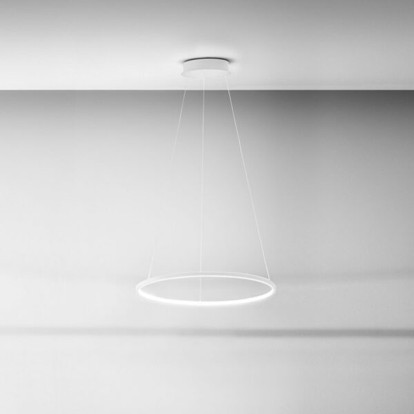 Suspension Erika en anneau simple base en aluminium et diffuseur en silicone blanc opale au design contemporain par Gea Luce