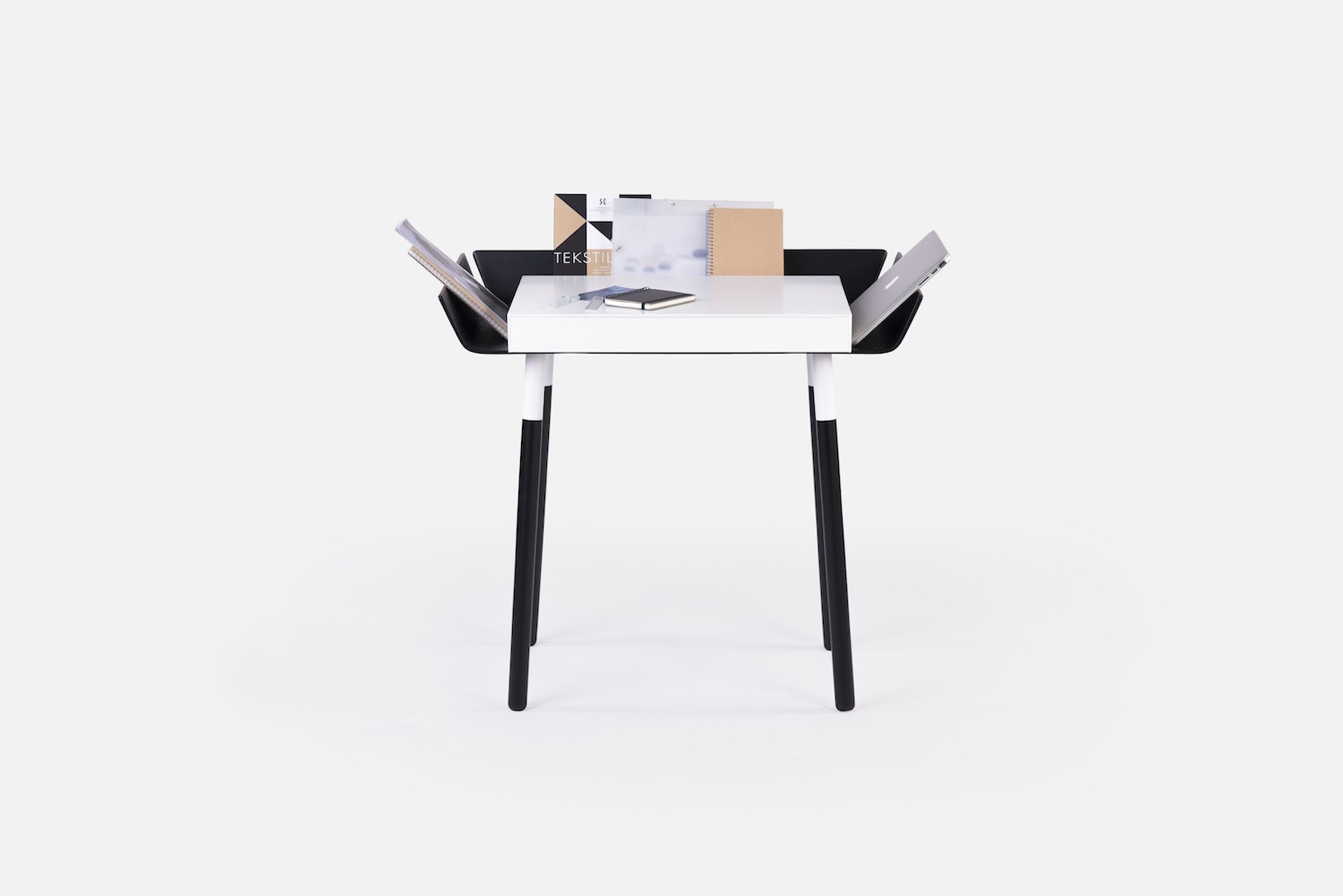 Bureau My Writing 1 en bois par Inesa Malafej au design scandinave Bureau My Writing 1 en bois par Inesa Malafej au design scandinave