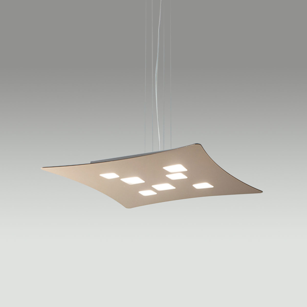 Suspension Isotta base en métal avec lumière à double émission au design contemporain par Gea Luce Suspension Isotta base en métal avec lumière à double émission au design contemporain par Gea Luce