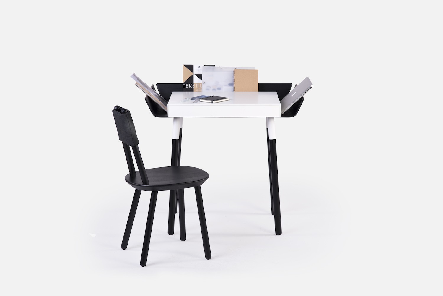 Bureau My Writing 1 en bois par Inesa Malafej au design scandinave Bureau My Writing 1 en bois par Inesa Malafej au design scandinave