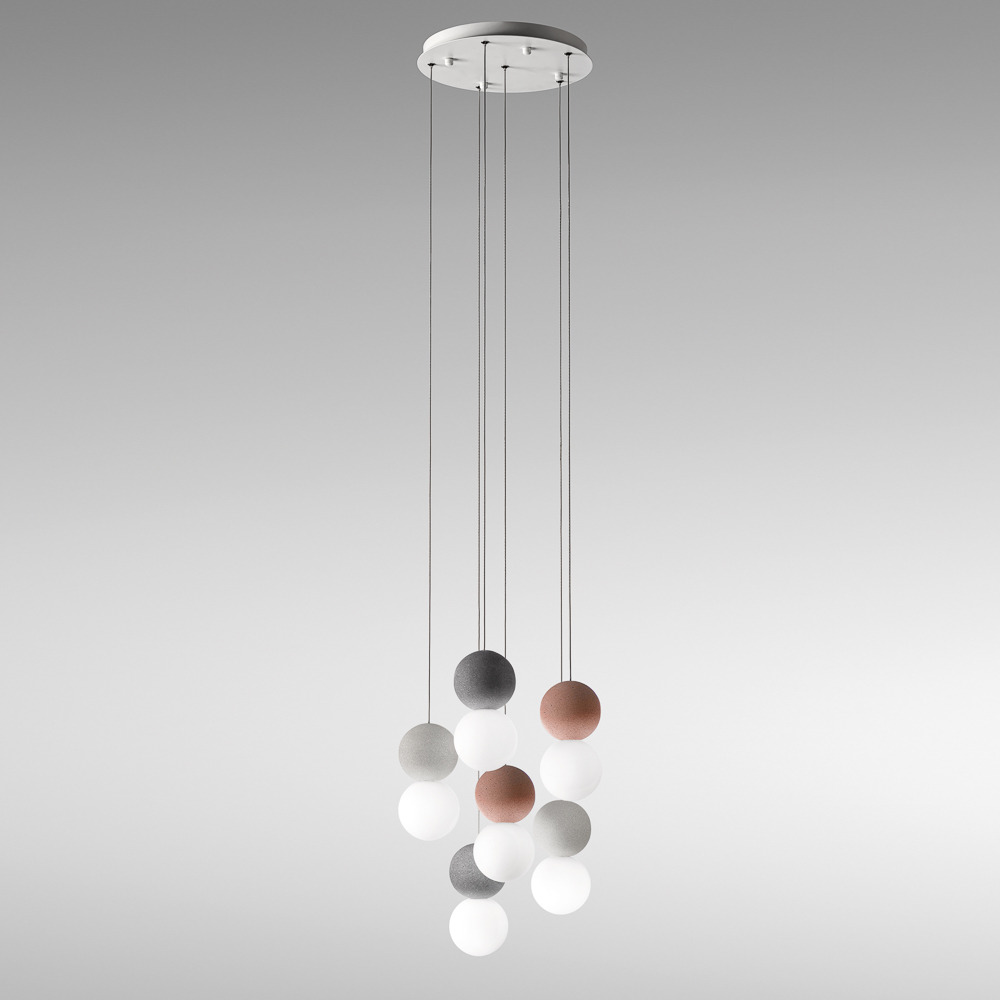 Suspension Sfera Cluster base en métal avec diffuseur en verre fixé sur une sphère en béton au design contemporain par Gea Luce