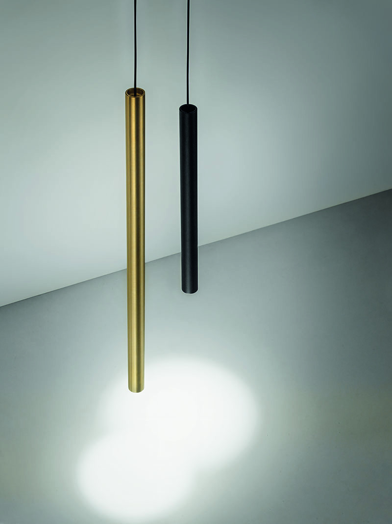 Suspension Thalassia base en aluminium avec diffuseur en tube au design contemporain par Gea Luce Suspension Thalassia base en aluminium avec diffuseur en tube au design contemporain par Gea Luce