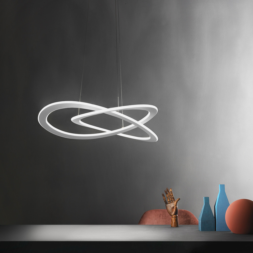 Suspension Yara base en aluminium avec double diffuseur en anneaux croisés au design contemporain par Gea Luce Suspension Yara base en aluminium avec double diffuseur en anneaux croisés au design contemporain par Gea Luce