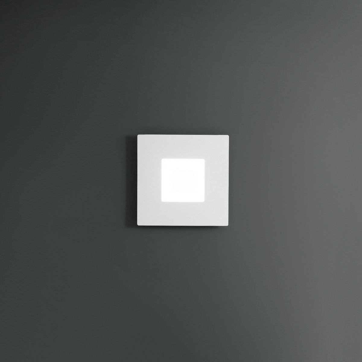 Plafonnier/Applique Bilde carré en aluminium avec diffuseur méthacrylate au design digital par Gea Luce