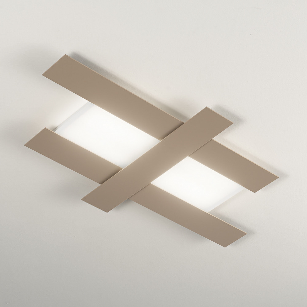 Plafonnier/Applique Doha cadre en aluminium avec diffuseur en méthacrylate au design contemporain par Gea Luce Plafonnier/Applique Doha cadre en aluminium avec diffuseur en méthacrylate au design contemporain par Gea Luce