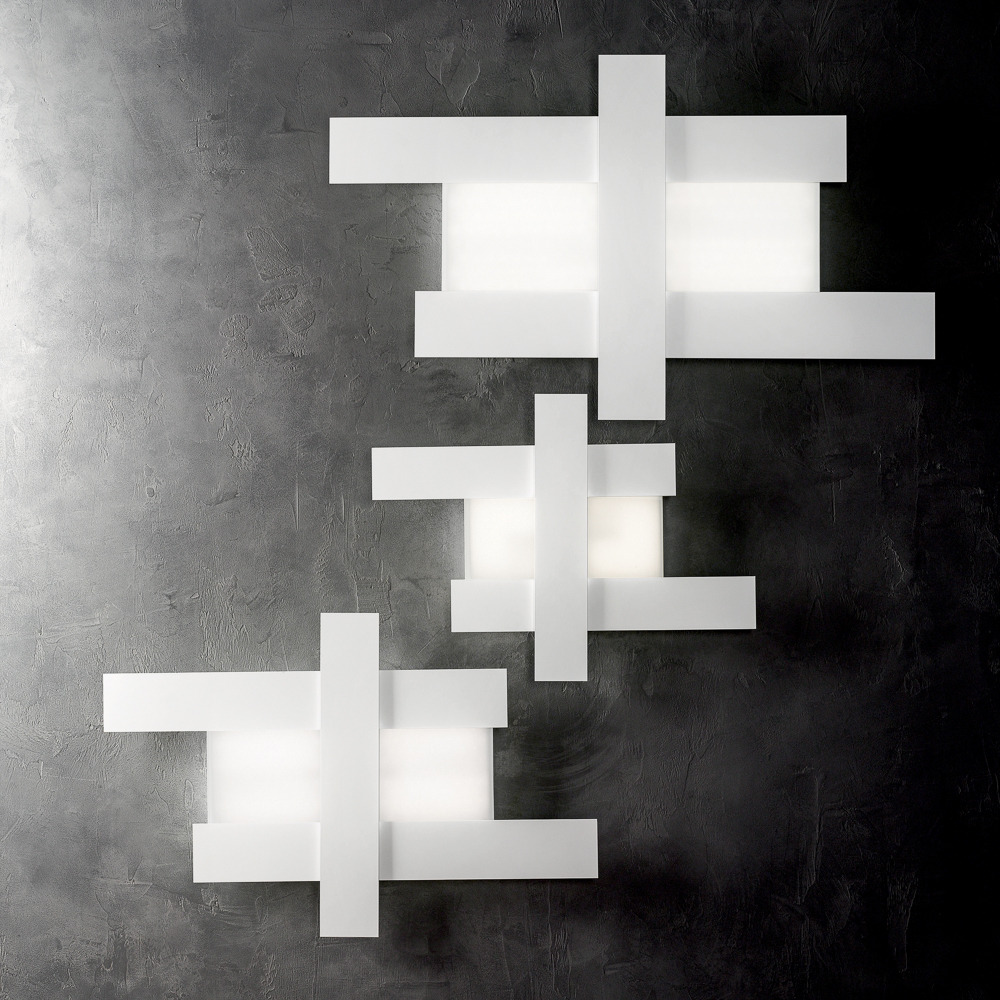 Plafonnier/Applique Doha cadre en aluminium avec diffuseur en méthacrylate au design contemporain par Gea Luce Plafonnier/Applique Doha cadre en aluminium avec diffuseur en méthacrylate au design contemporain par Gea Luce