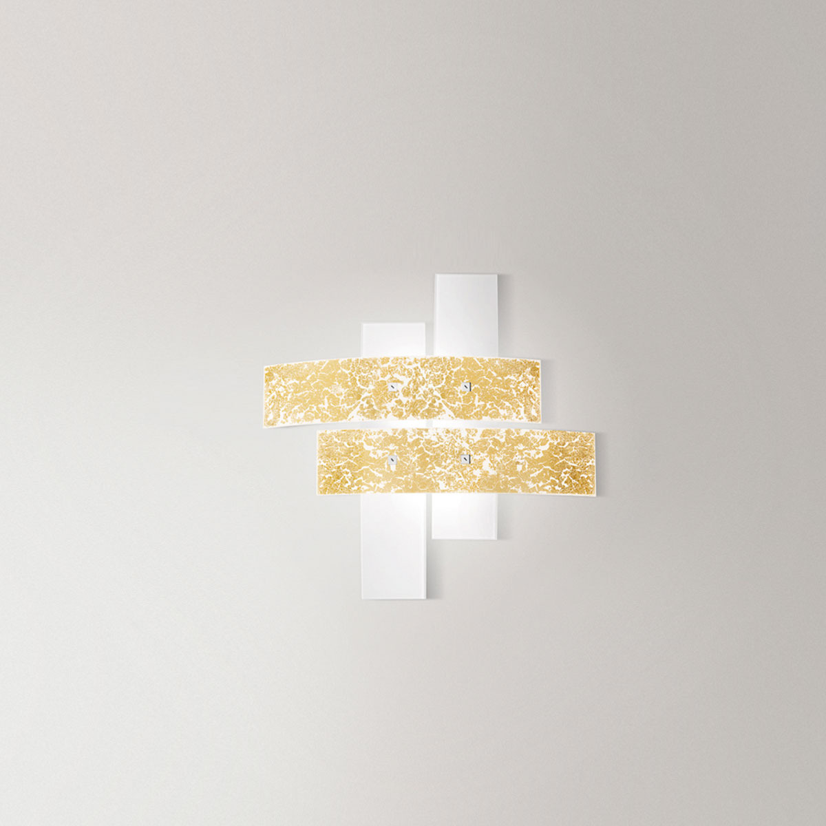 Plafonnier/Applique Lara cadre en métal avec diffuseur en verre blanc avec détails au design contemporain par Gea Luce Plafonnier/Applique Lara cadre en métal avec diffuseur en verre blanc avec détails au design contemporain par Gea Luce
