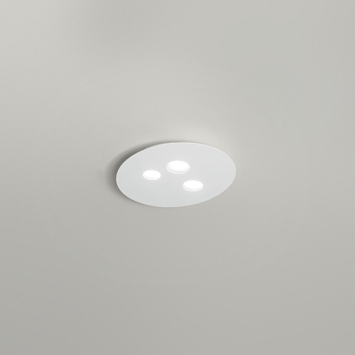 Plafonnier Lune cadre en métal rond avec diffuseur en alumimnium au design contemporain par Gea Luce