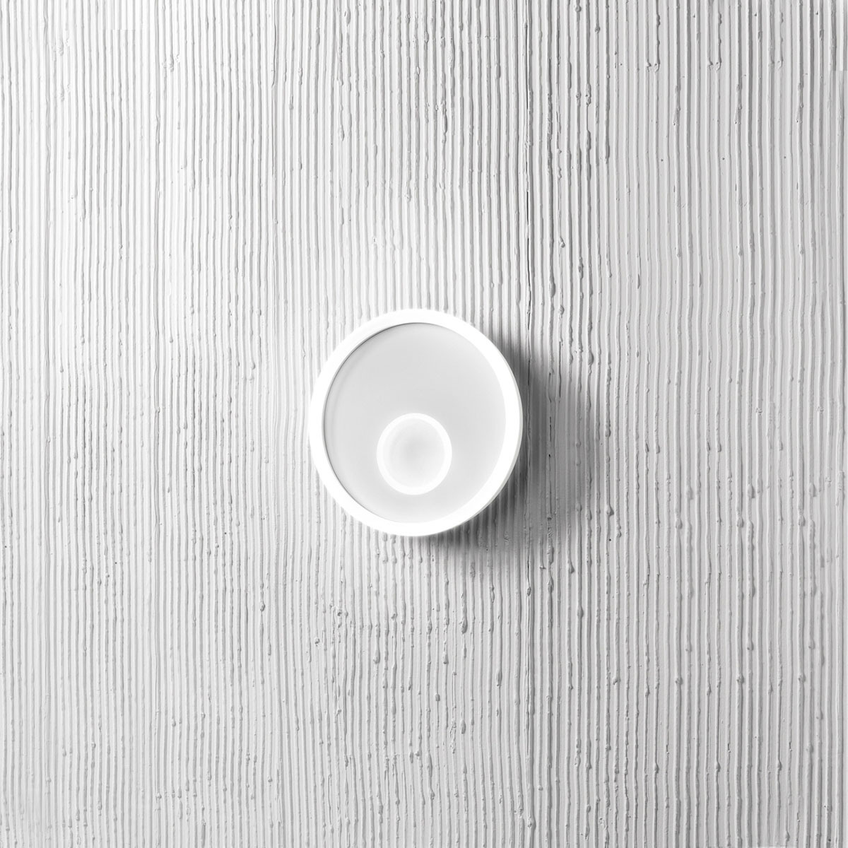 Plafonnier Mélanie cadre en aluminium avec diffuseur en méthacrylate blanc satiné au design contemporain par Gea Luce