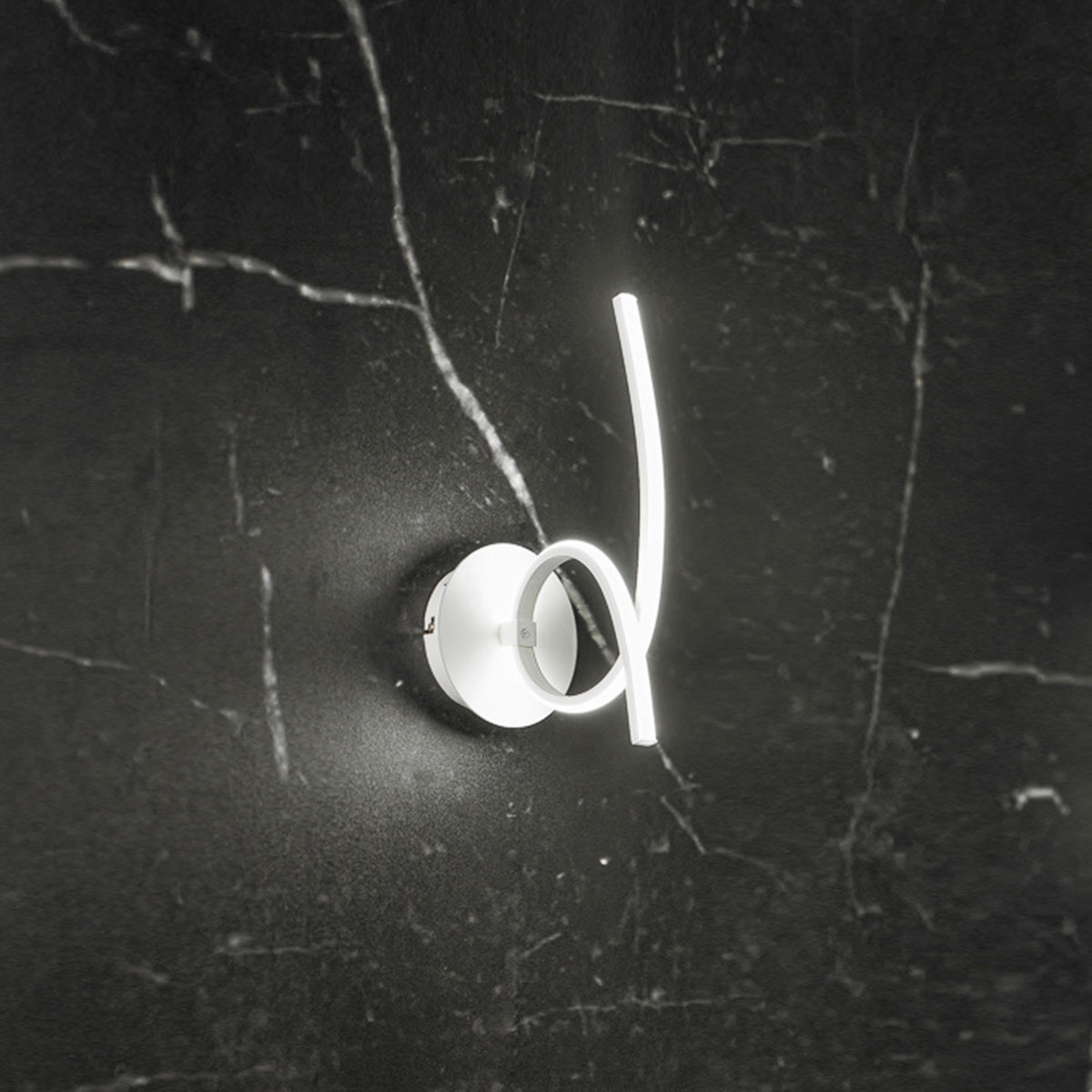 Plafonnier/Applique Tosca cadre en aluminium avec diffuseur en silicone au design contemporain par Gea Luce