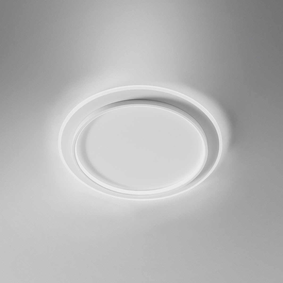 Plafonnier/Applique Dharma cadre en aluminium avec diffuseur en méthacrylate blanc au design contemporain par Gea Luce Plafonnier/Applique Dharma cadre en aluminium avec diffuseur en méthacrylate blanc au design contemporain par Gea Luce
