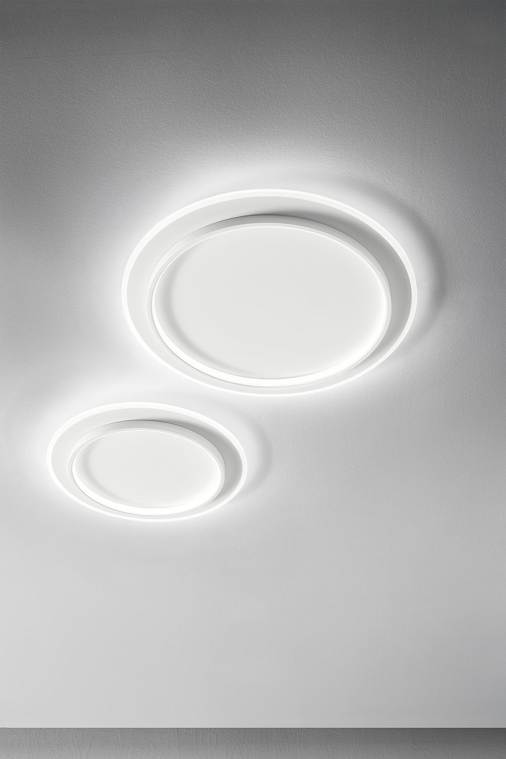 Plafonnier/Applique Dharma cadre en aluminium avec diffuseur en méthacrylate blanc au design contemporain par Gea Luce Plafonnier/Applique Dharma cadre en aluminium avec diffuseur en méthacrylate blanc au design contemporain par Gea Luce