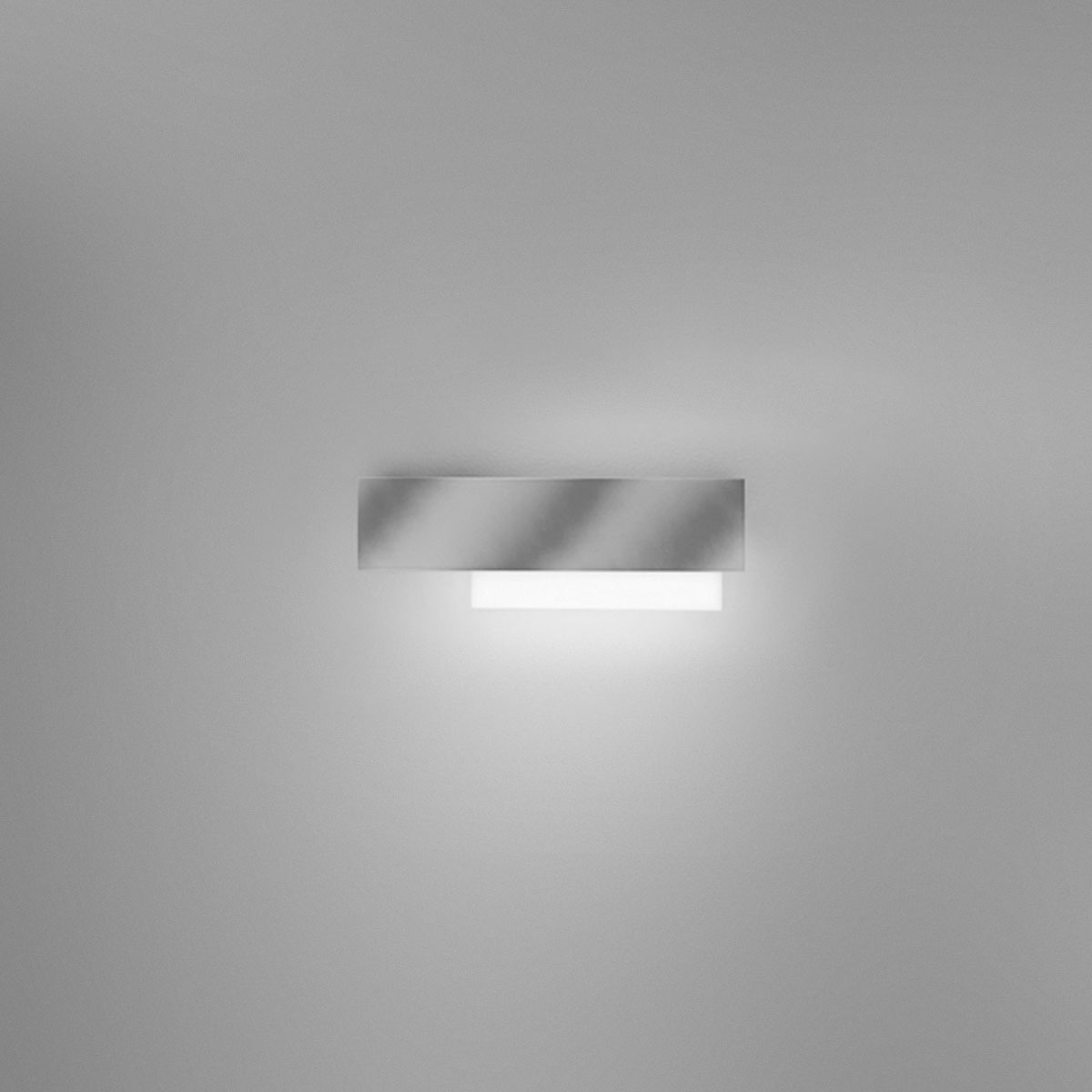 Applique murale Doha structure en aluminium avec diffuseur en méthacrylate bi-satiné au design contemporain par Gea Luce Applique murale Doha structure en aluminium avec diffuseur en méthacrylate bi-satiné au design contemporain par Gea Luce