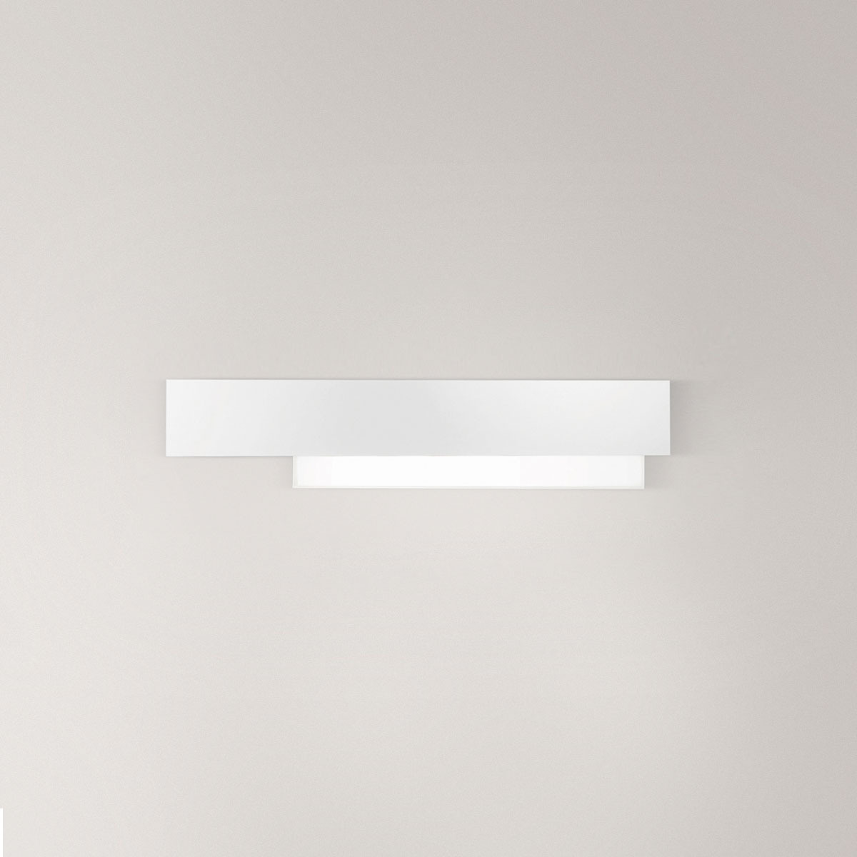 Applique murale Doha structure en aluminium avec diffuseur en méthacrylate bi-satiné au design contemporain par Gea Luce Applique murale Doha structure en aluminium avec diffuseur en méthacrylate bi-satiné au design contemporain par Gea Luce