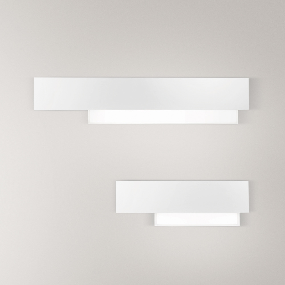 Applique murale Doha structure en aluminium avec diffuseur en méthacrylate bi-satiné au design contemporain par Gea Luce Applique murale Doha structure en aluminium avec diffuseur en méthacrylate bi-satiné au design contemporain par Gea Luce