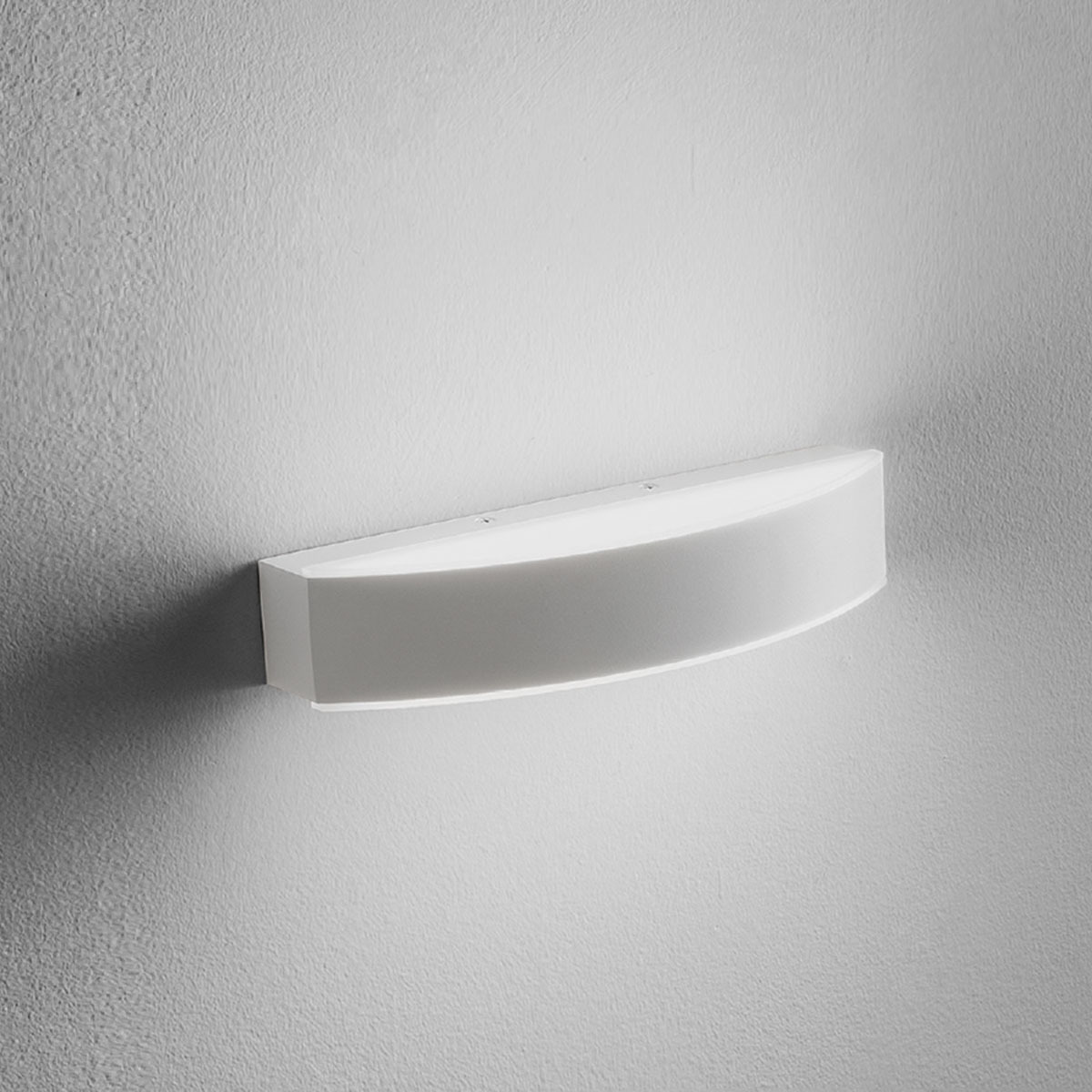 Applique murale Gap 500C en aluminium avec diffuseur en acrylique blanc au design contemporain par Gea Luce Applique murale Gap 500C en aluminium avec diffuseur en acrylique blanc au design contemporain par Gea Luce