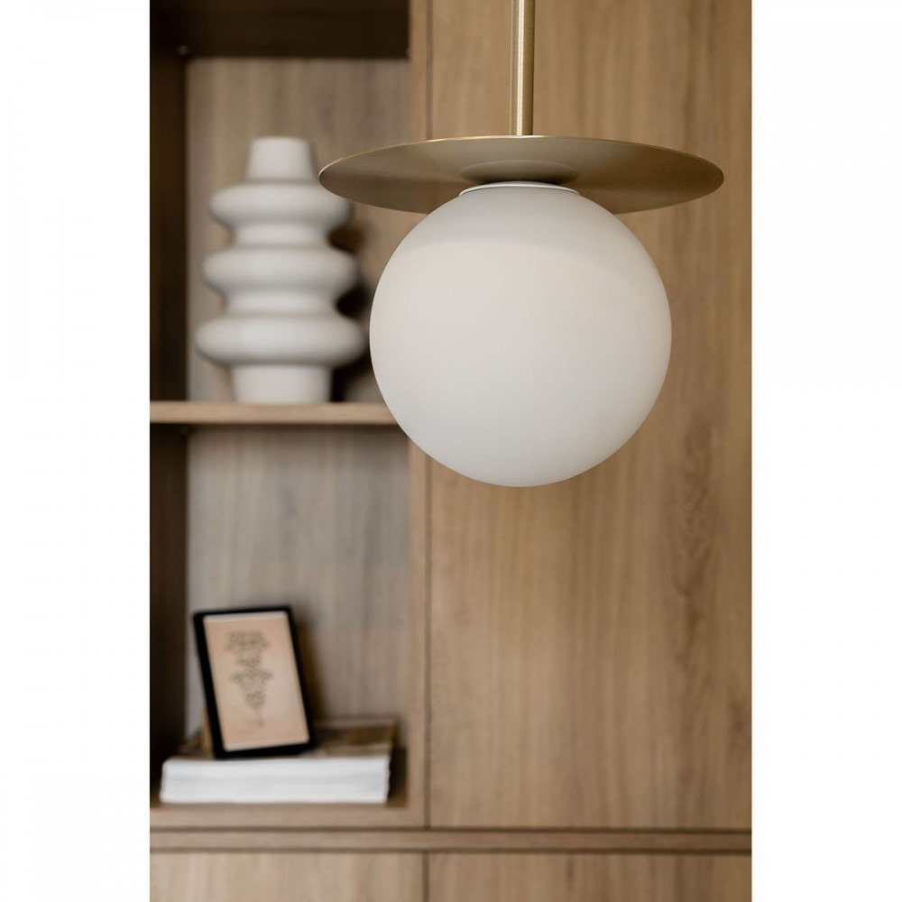 Plafonnier/Suspension Borra base en métal circulaire avec diffuseur en verre opale au design contemporain par Ummo lighting Plafonnier/Suspension Borra base en métal circulaire avec diffuseur en verre opale au design contemporain par Ummo lighting