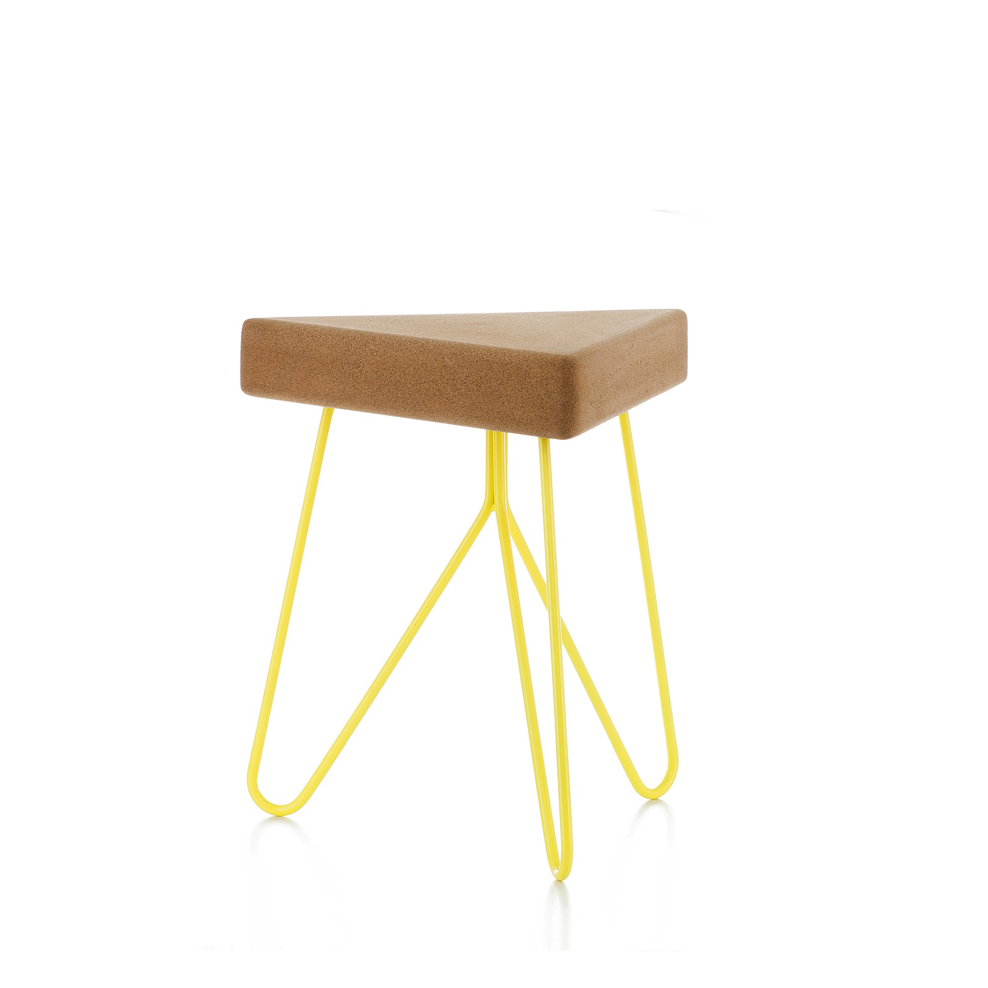 Tabouret design Três en liège clair par Filipa Mendes & Gustavo Macedo Tabouret design Três en liège clair par Filipa Mendes & Gustavo Macedo