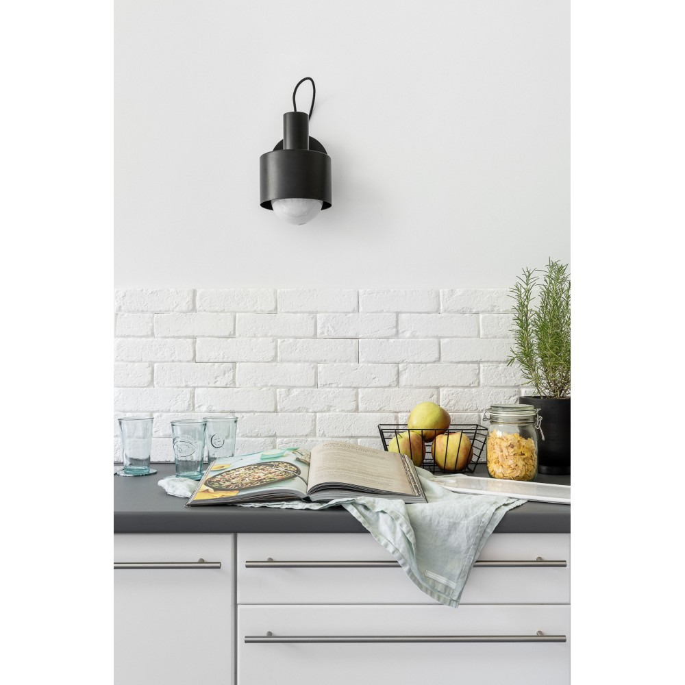 Applique murale Enkel base en métal avec diffuseur en verre blanc au design contemporain par Ummo lighting Applique murale Enkel base en métal avec diffuseur en verre blanc au design contemporain par Ummo lighting