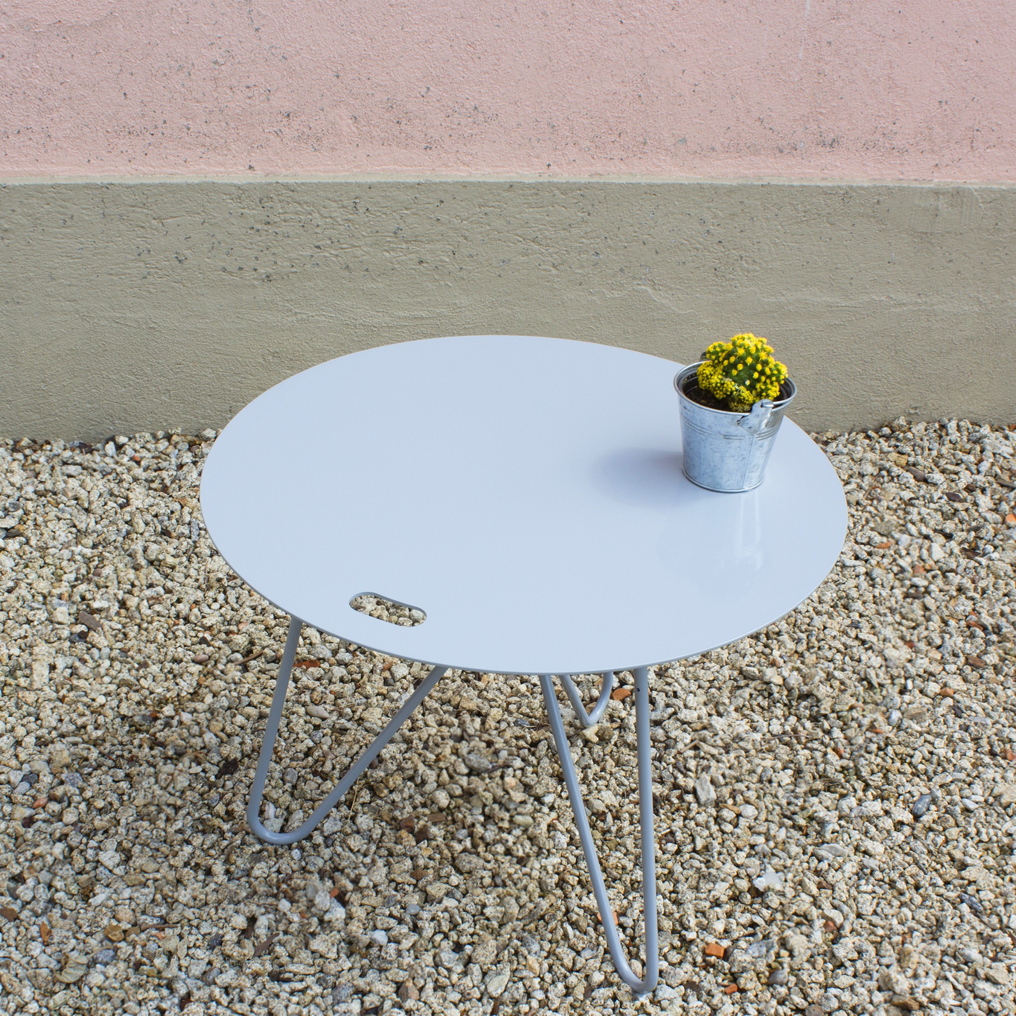 Table basse design Seis en acier par Filipa Mendes & Gustavo Macedo Table basse design SEIS en acier par Filipa Mendes & Gustavo Macedo