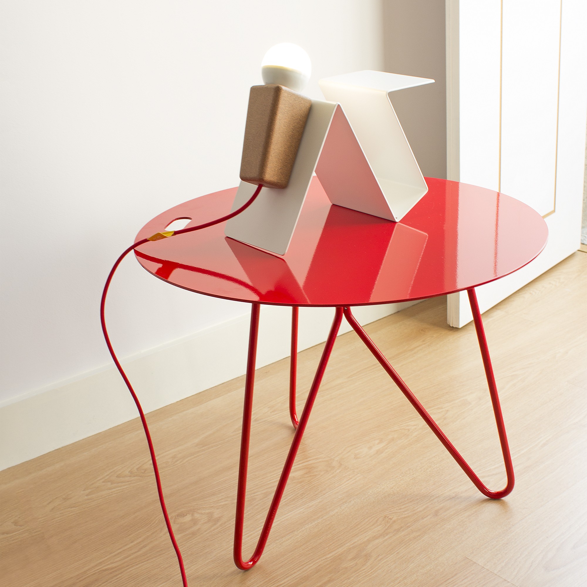 Table basse design Seis en acier par Filipa Mendes & Gustavo Macedo Table basse design SEIS en acier par Filipa Mendes & Gustavo Macedo